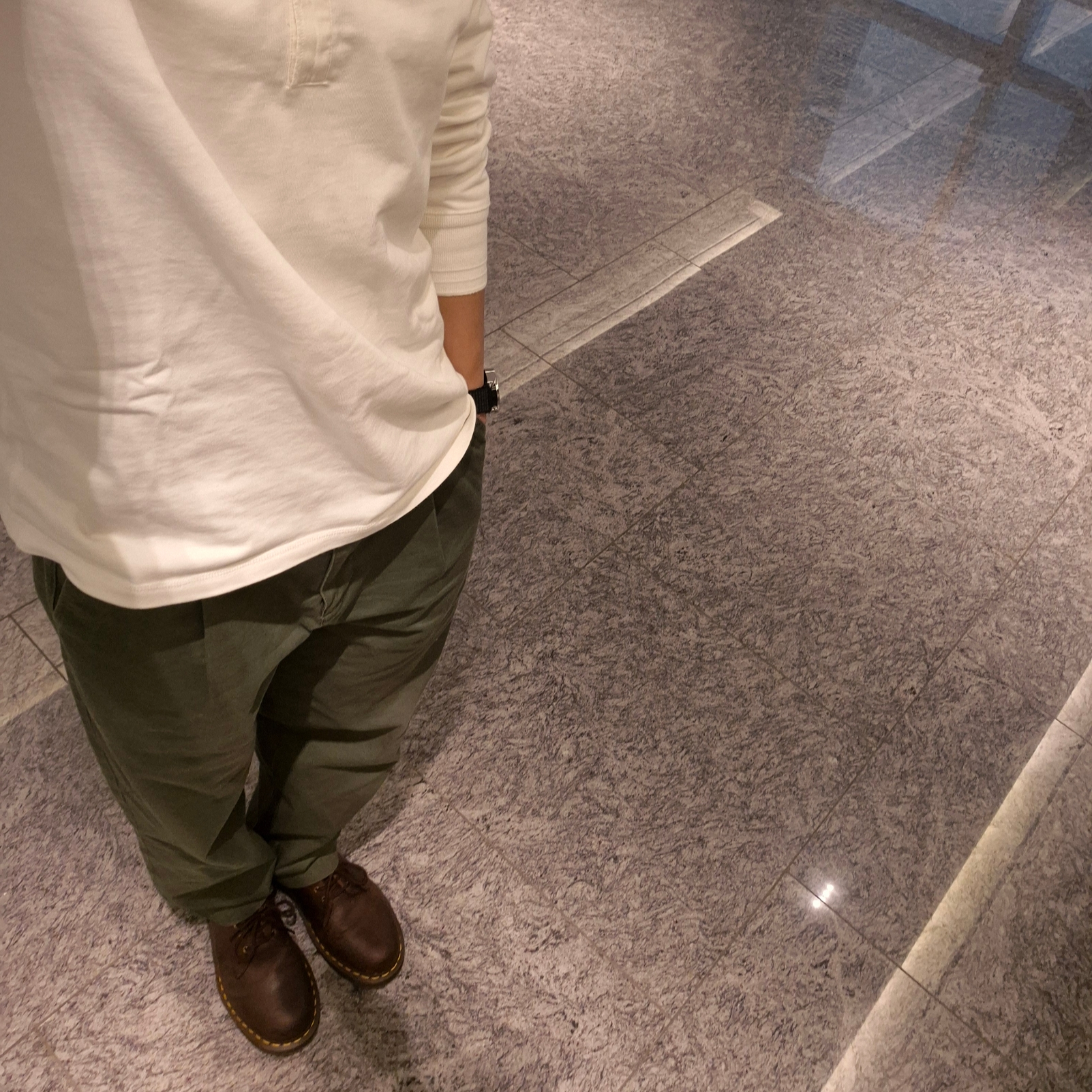 Dr. Martens 1461 Bex Crazy Horse Dark Brown 착용 스타일 - 1