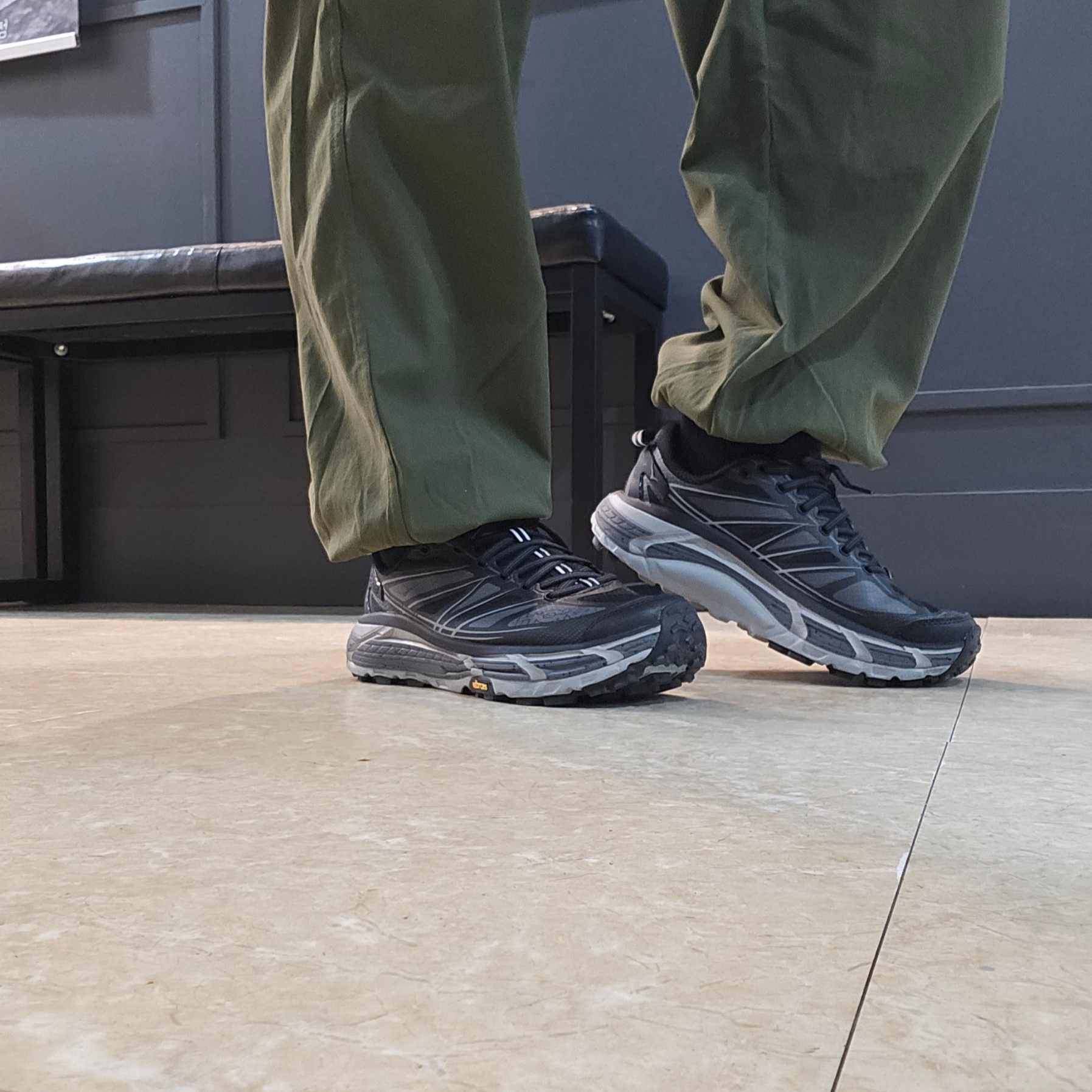 Hoka Mafate Speed 2 Black Castlerock 착용 스타일 - 1