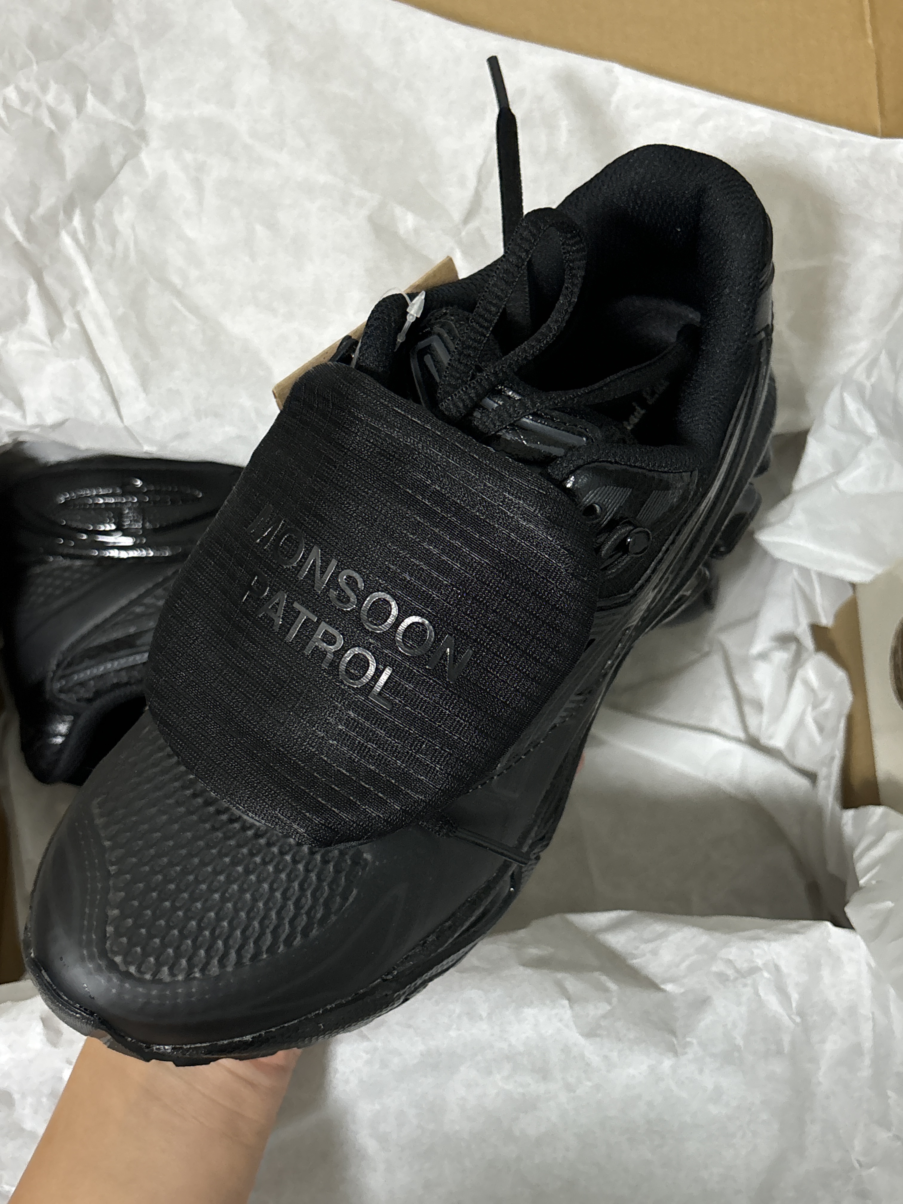 Asics x Limited Edt x SBTG Gel-Kayano 14 Monsoon Patrol Black 착용 스타일 - 2