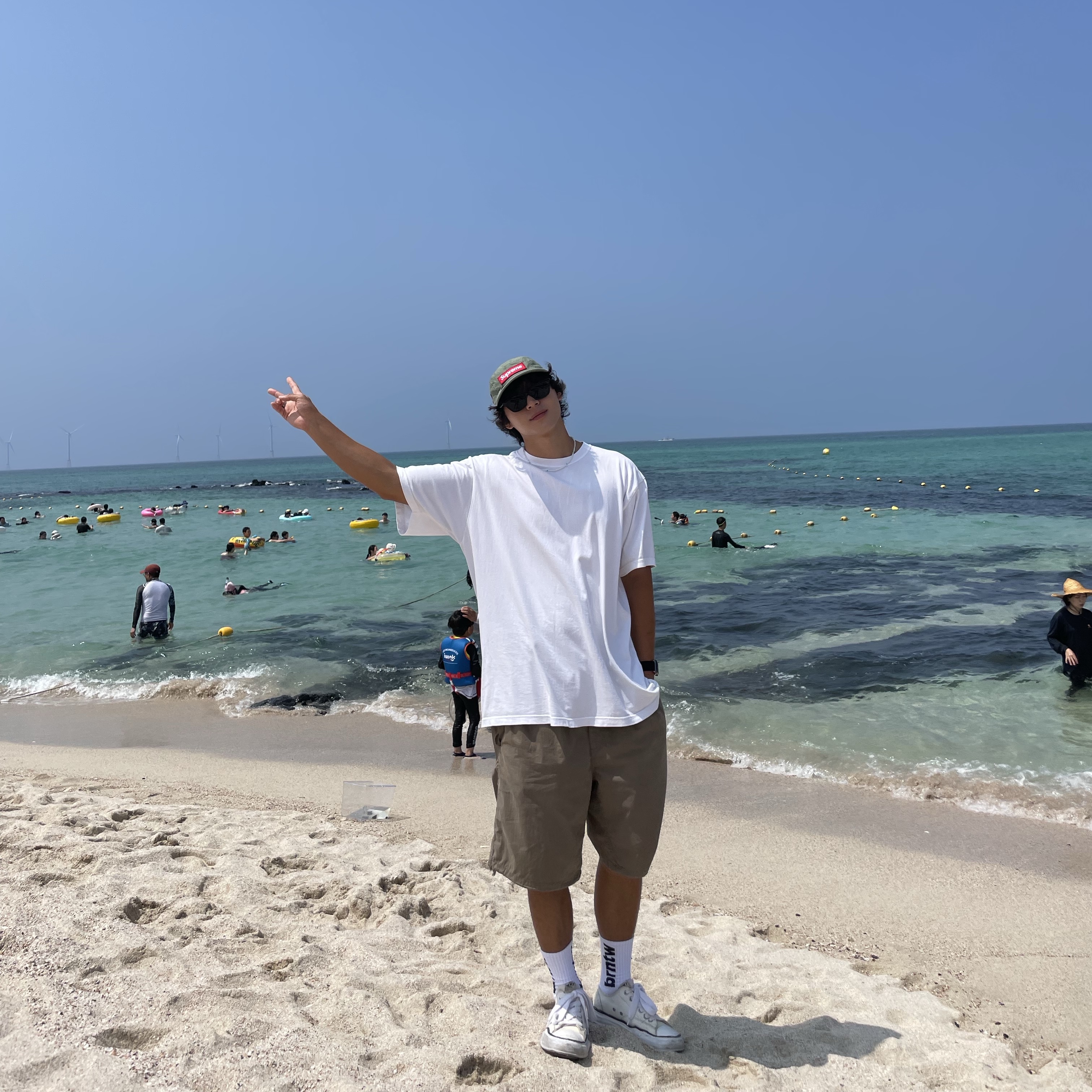 Stussy Beach Roots Pigment Dyed T-Shirt Olive, Supreme Military Camp Cap Olive - 24SS 착용 스타일 - 2
