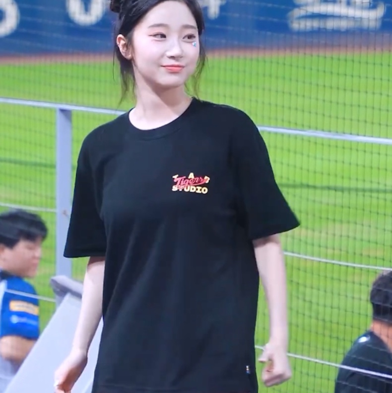 Kia Tigers x IAB Studio Double Logo T-Shirt Black 착용 스타일 - 1