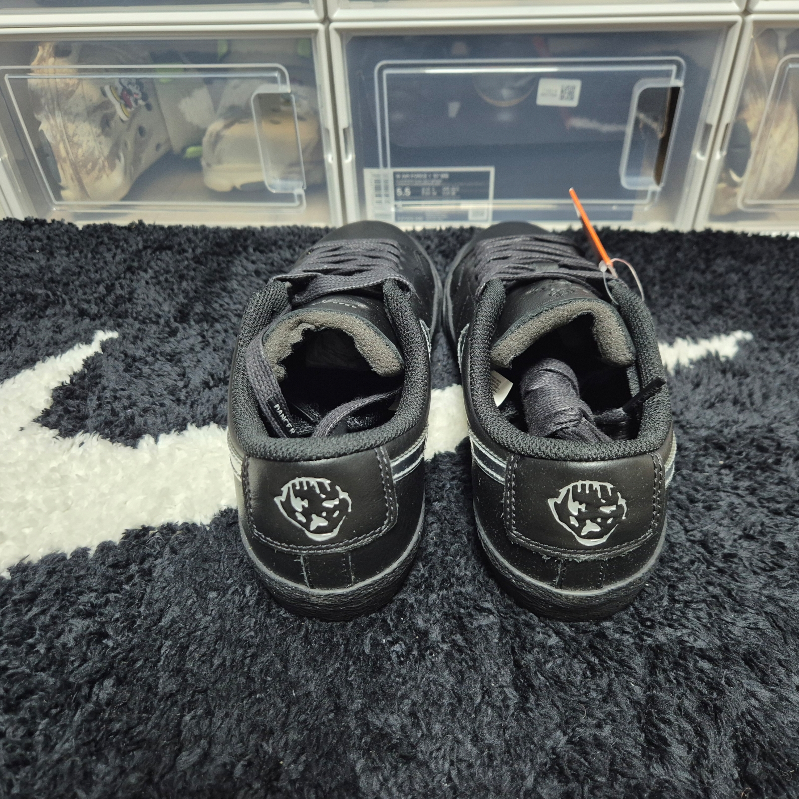 Nike x Dancer Skateboards SB Zoom Blazer Low Black and Metallic Silver 착용 스타일 - 3