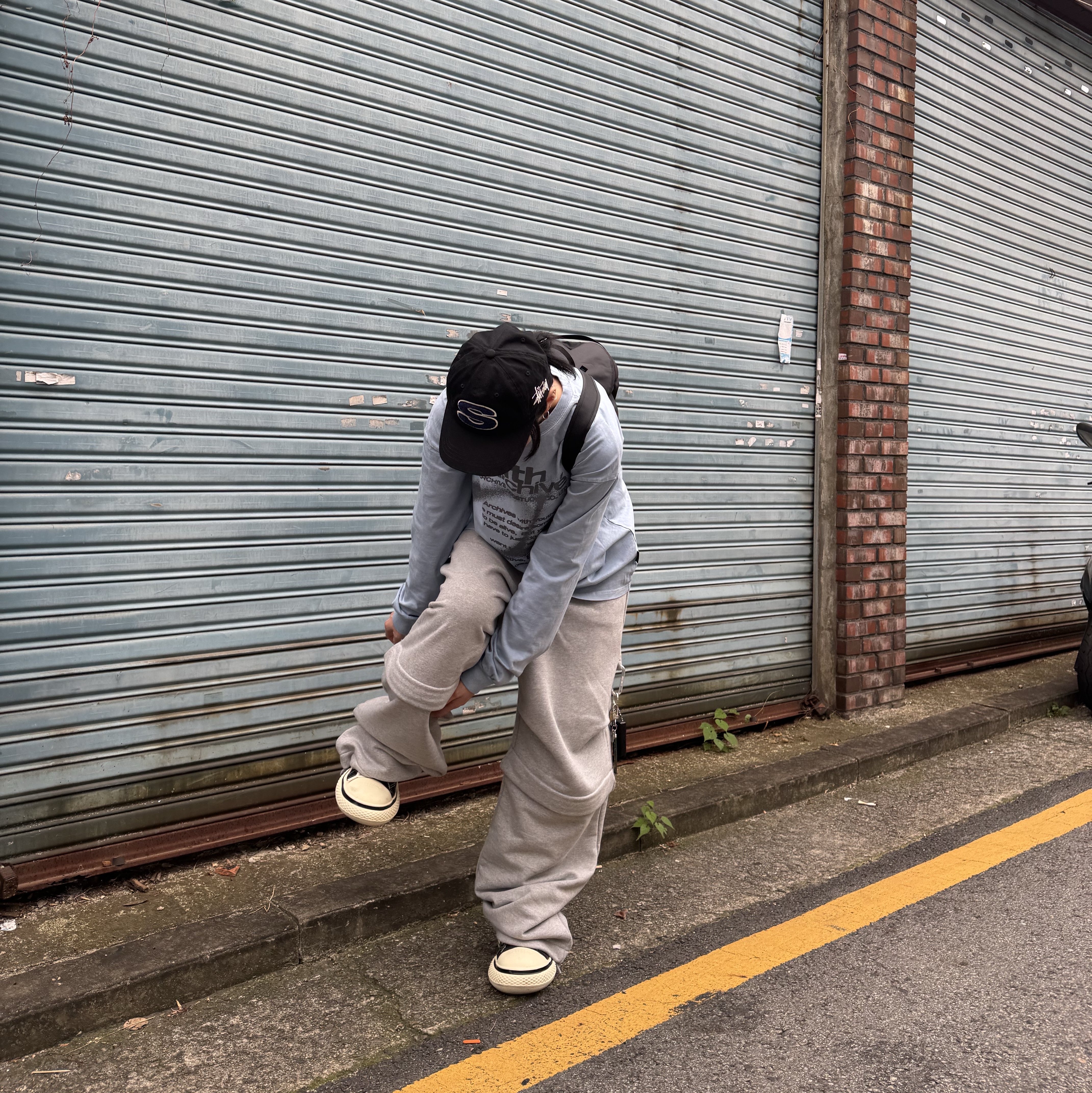 Stussy Chenille S Low Pro Cap Black, Arc'teryx Heliad 15 Backpack Black 착용 스타일 - 2