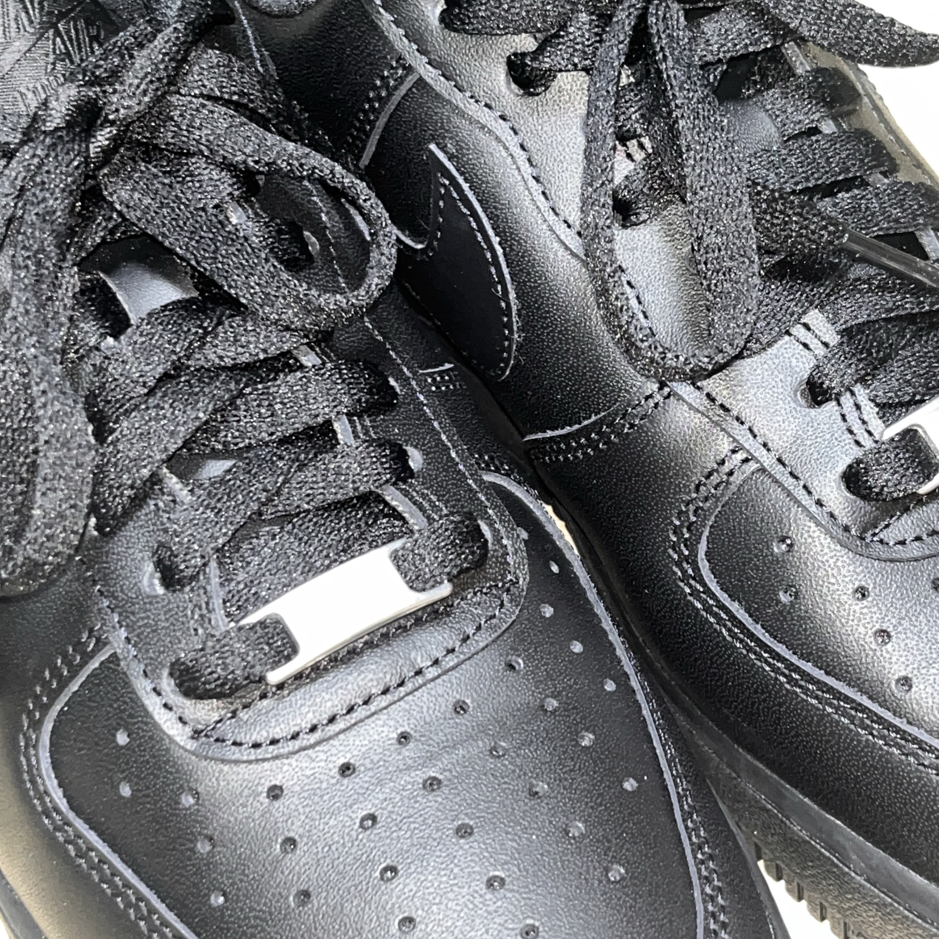 Nike Air Force 1 '07 Low Triple Black 착용 스타일 - 2