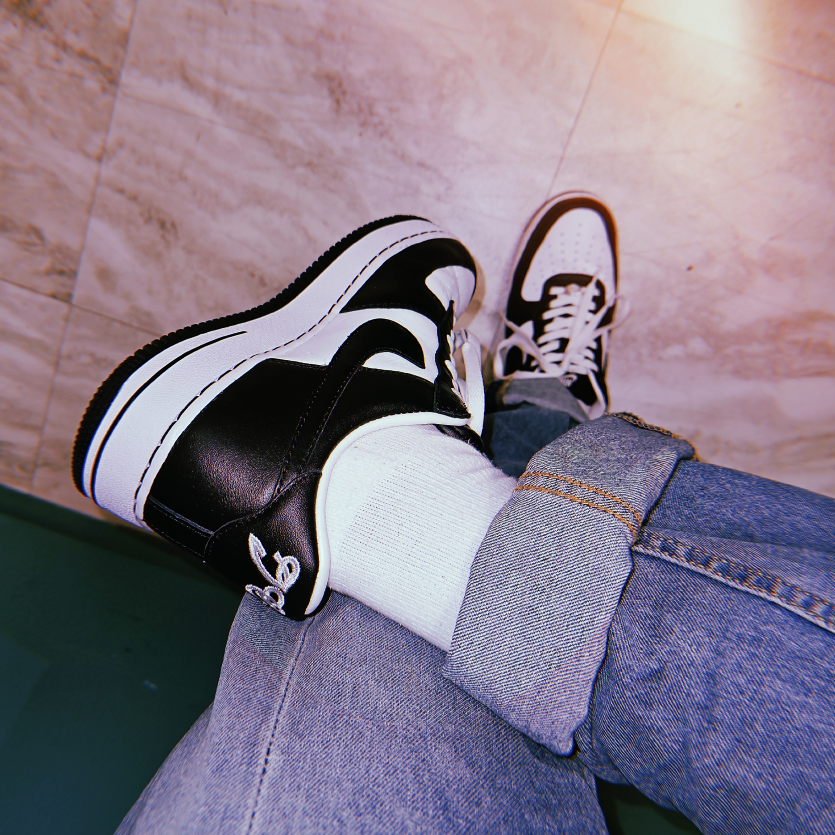 Nike x Terror Squad Air Force 1 Low QS Blackout 착용 스타일 - 2