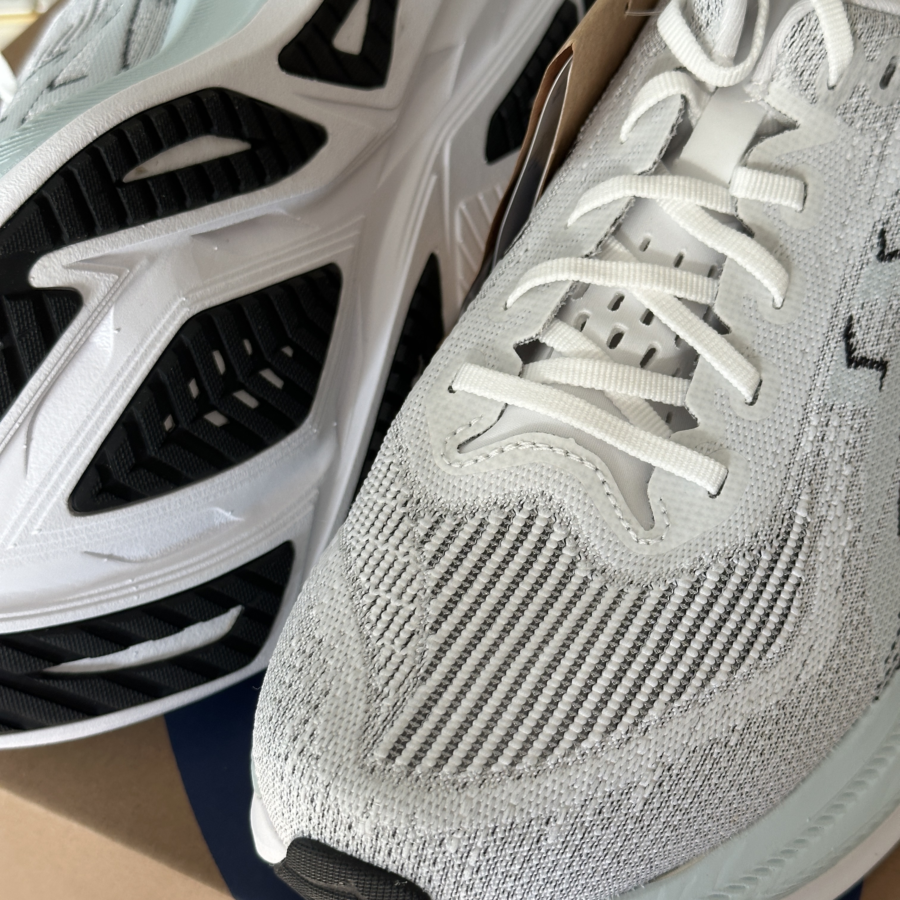 Asics Superblast 2 White Cool Grey 착용 스타일 - 1