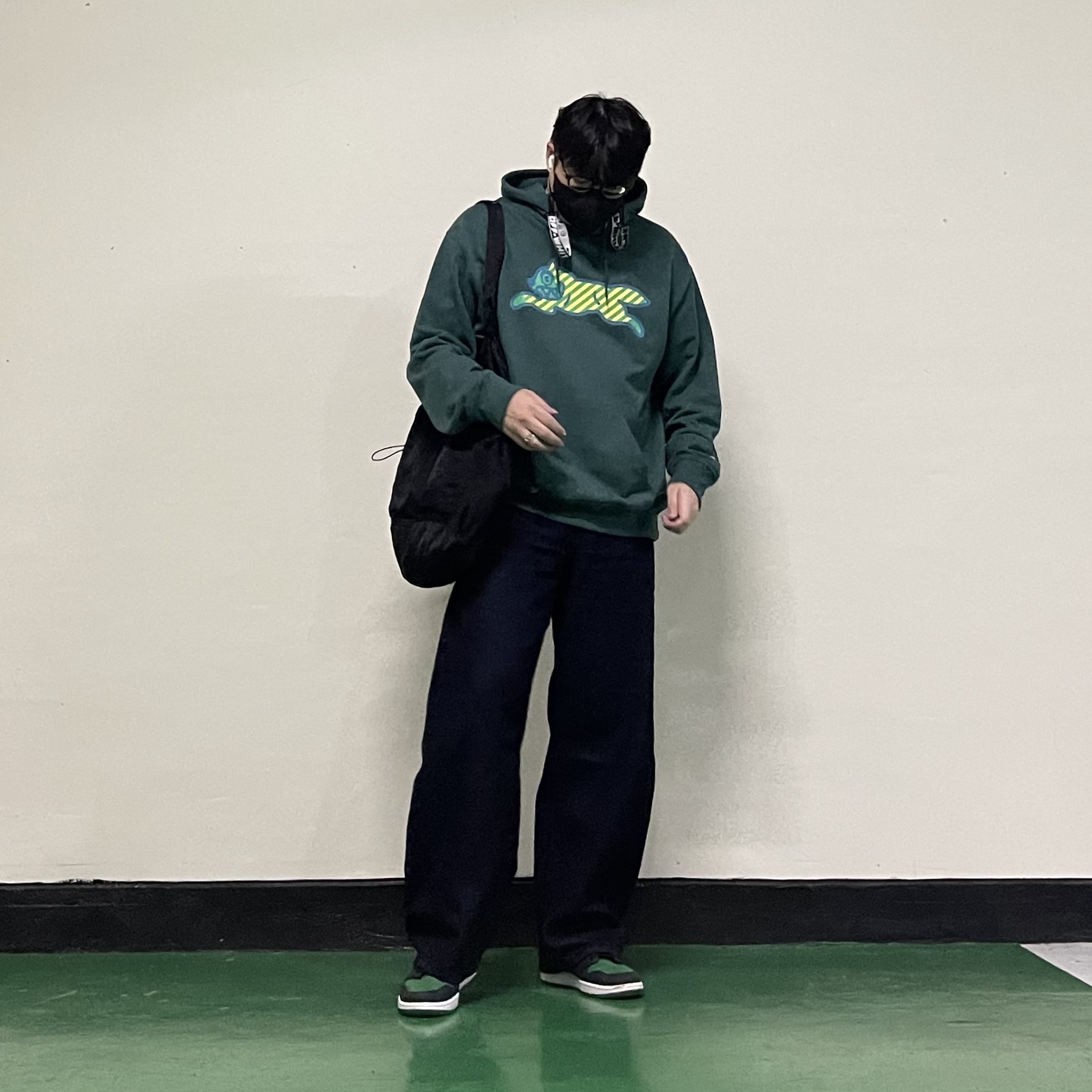Jordan 1 Retro High OG Pine Green Black, C.P. Company Nylon B Crossbody Messenger Bag Black - 24SS 착용 스타일 - 2