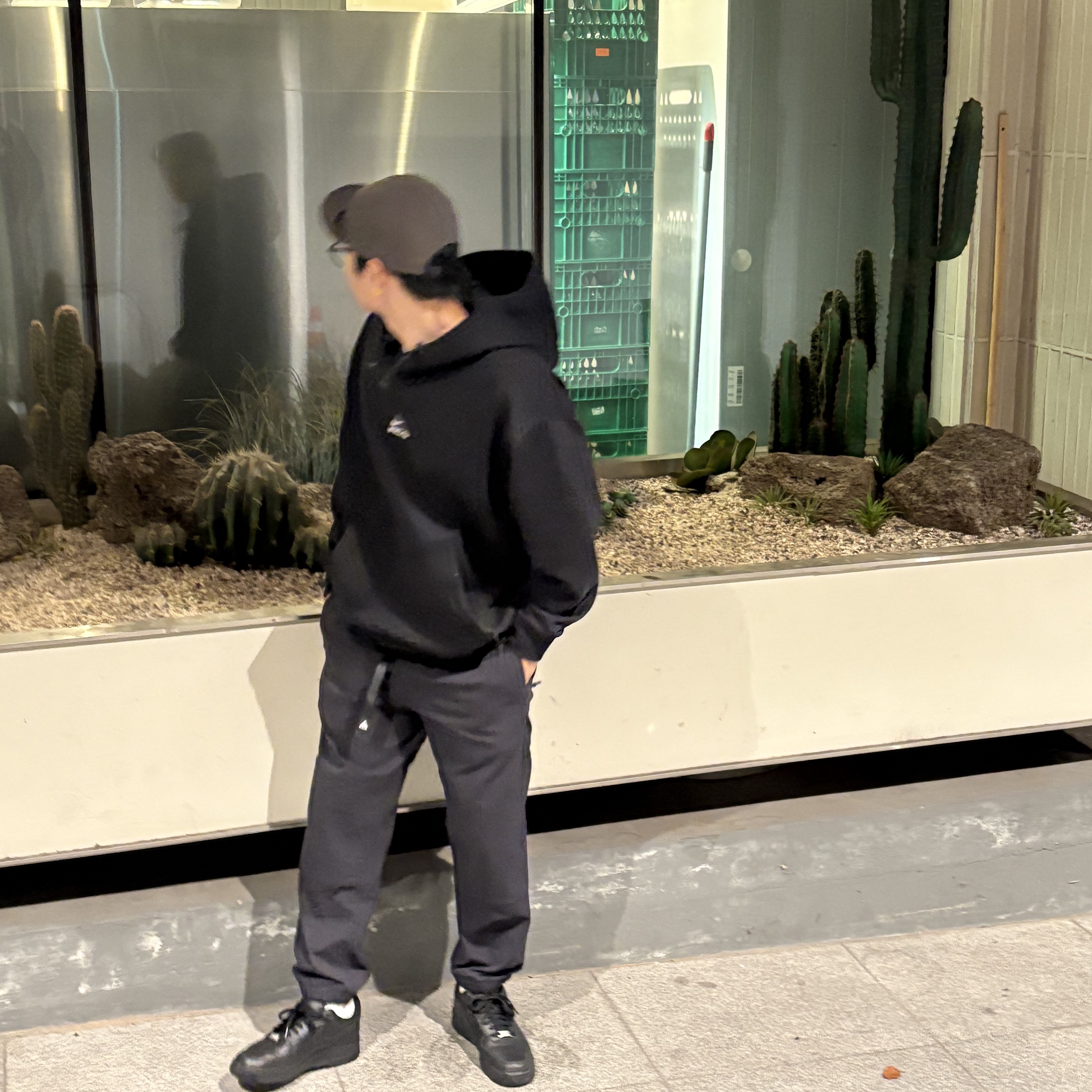 Nike ACG Therma-Fit Fleece Pullover Hoodie Black Anthracite - Asia, Nike ACG Trail Pants Black Anthracite - Asia 착용 스타일 - 2