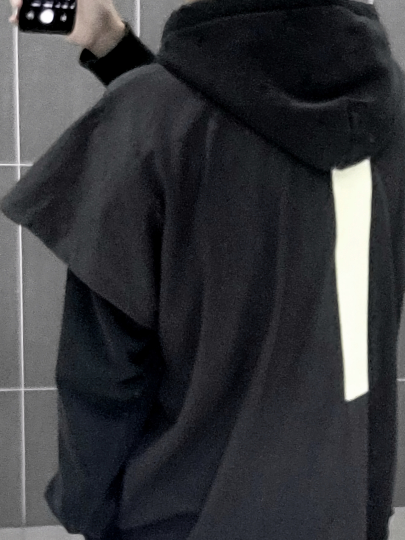 Yeezy One Box T-Shirt Black 착용 스타일 - 2