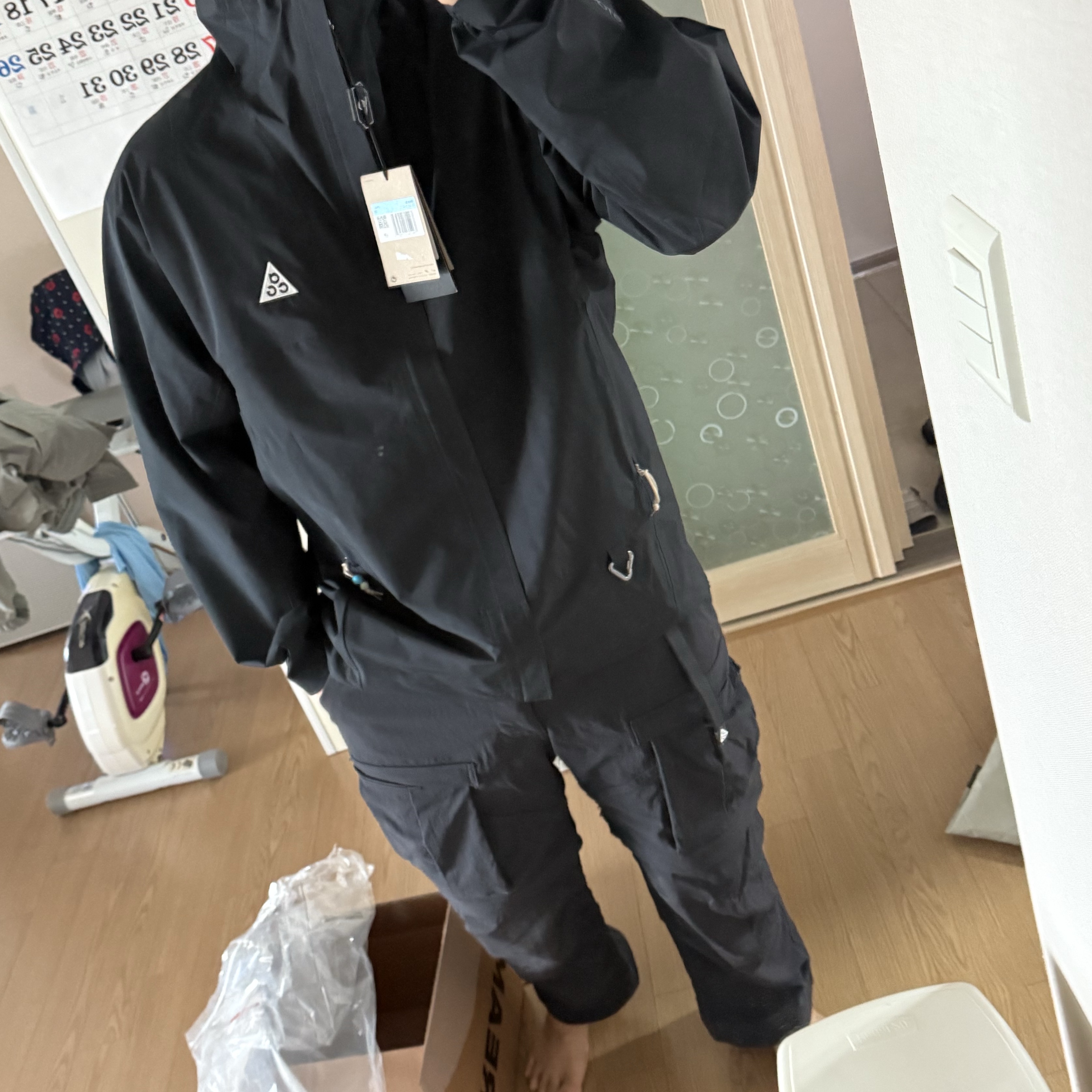 Nike ACG Storm-Fit ADV Cascade Rains Full Zip Jacket Black - Asia, Nike ACG Smith Summit Cargo Pants Black Anthracite - Asia 착용 스타일