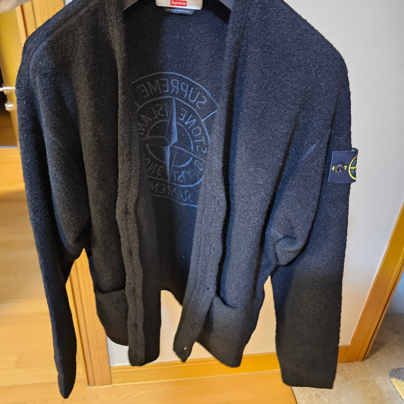 Supreme x Stone Island Boucle Cardigan Black - 23FW 착용 스타일 - 2