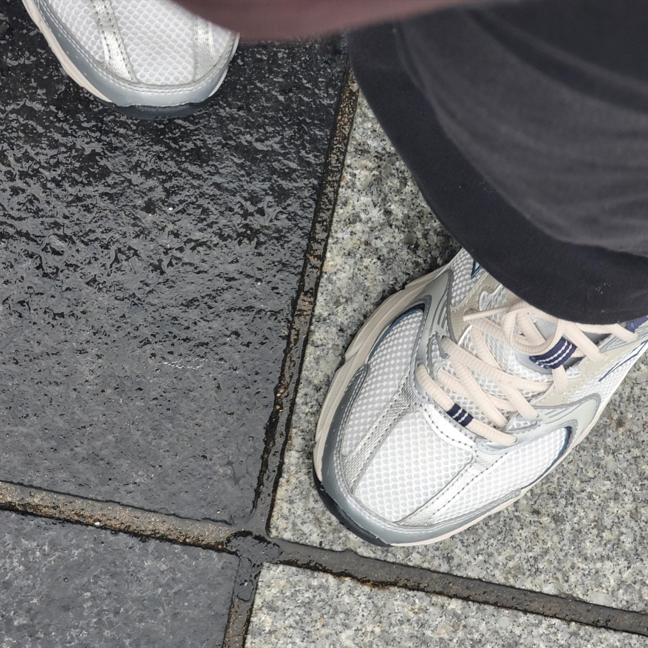 New Balance 530 Steel Grey 착용 스타일