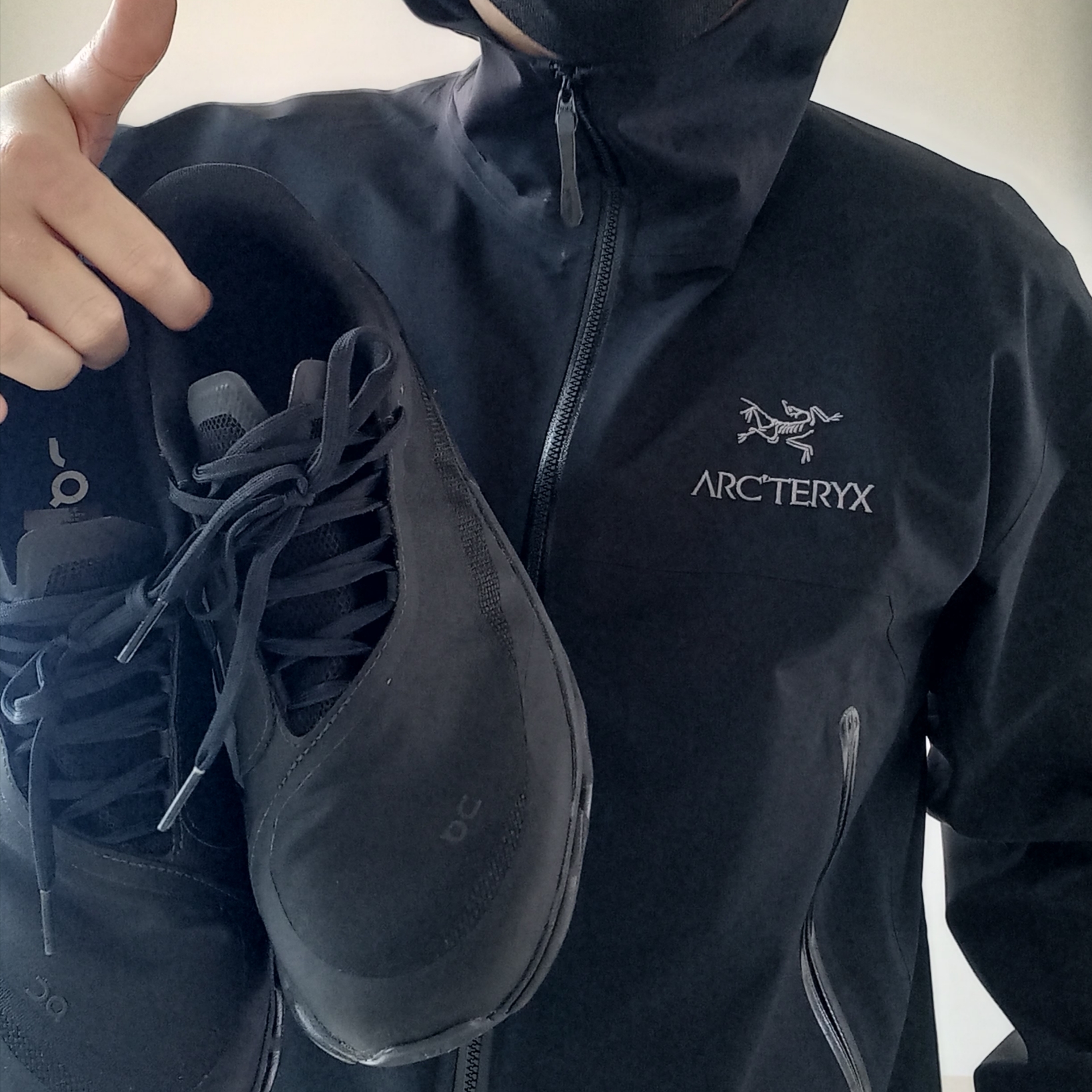 On Running x Post Archive Faction (Paf) Cloudmonster 2 Black Magnet, Arc'teryx Beta Jacket Black 착용 스타일 - 1
