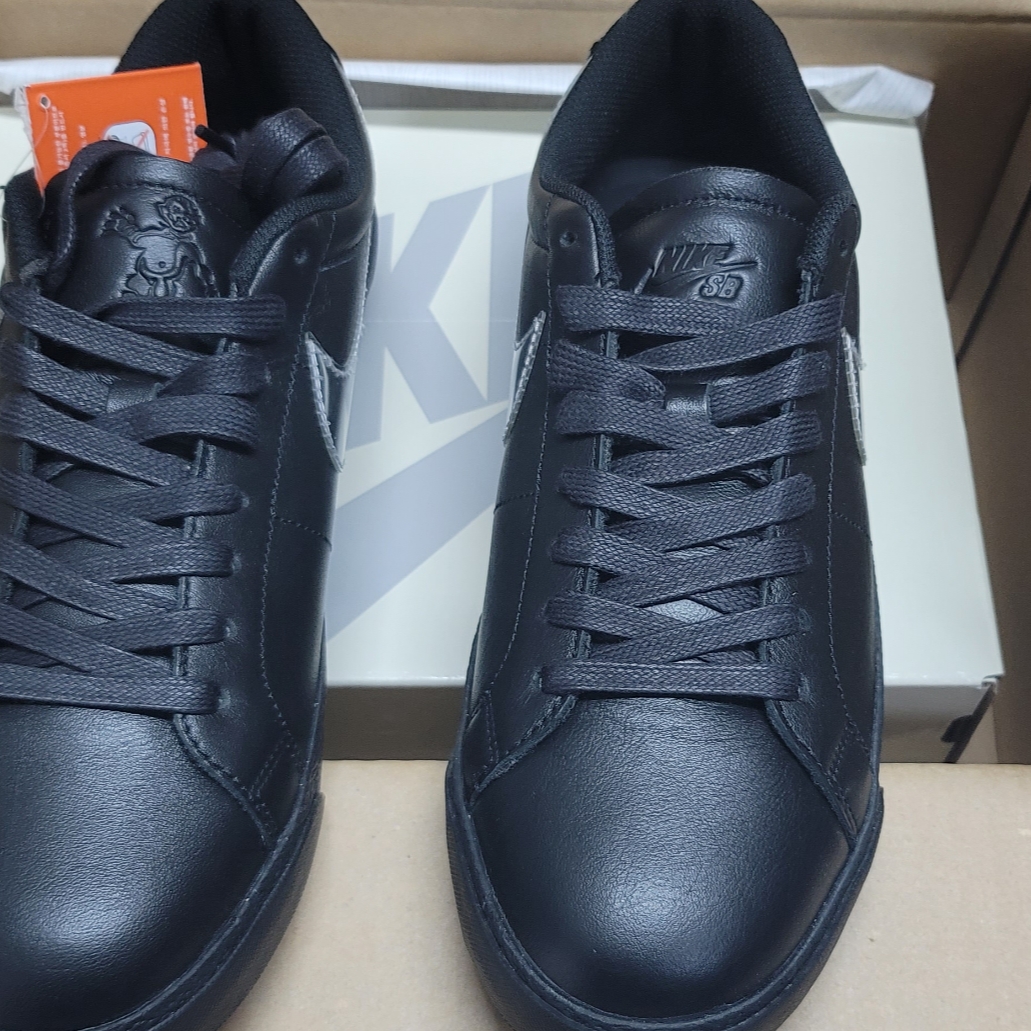 Nike x Dancer Skateboards SB Zoom Blazer Low Black and Metallic Silver 착용 스타일 - 3