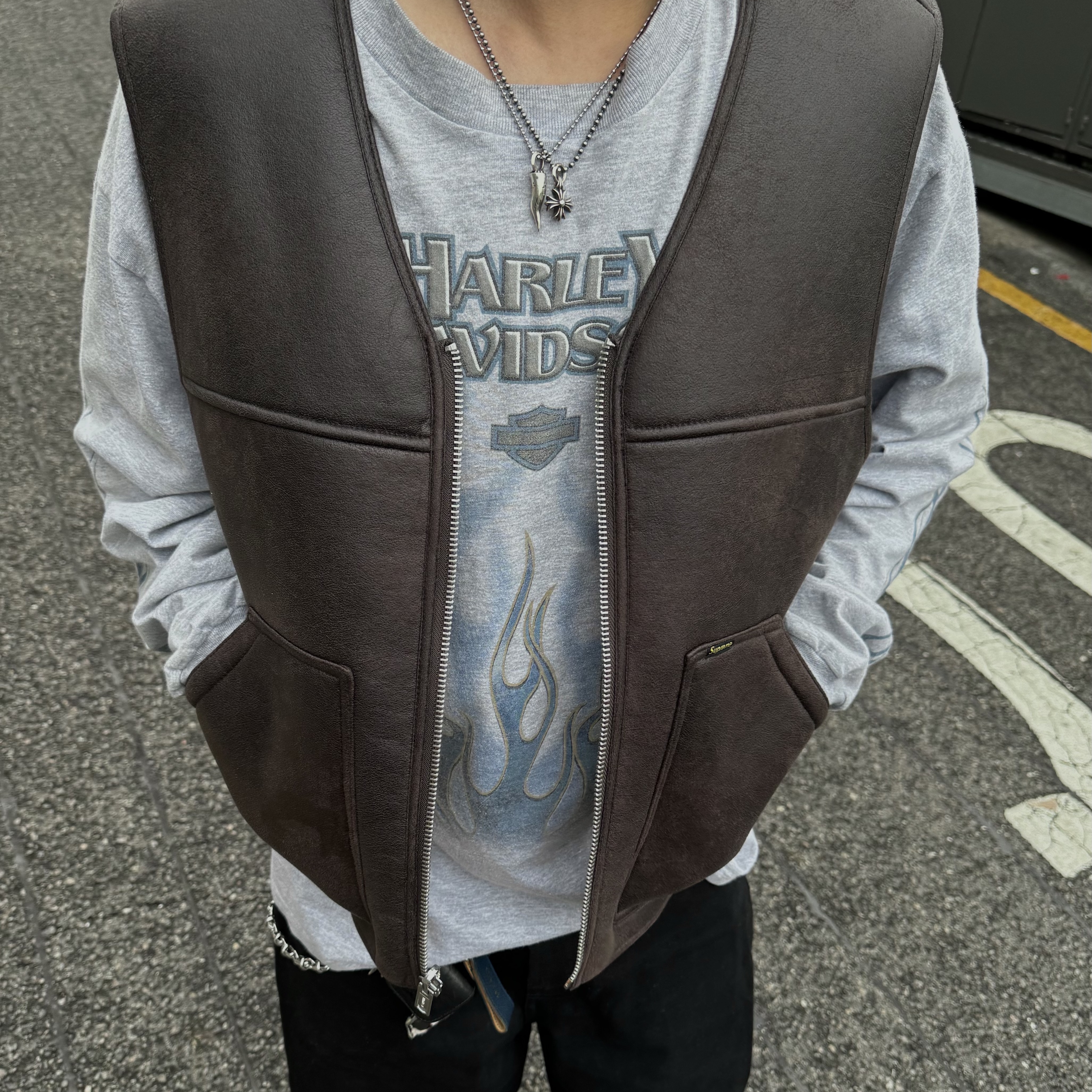 Supreme Reversible Faux Shearling Vest Brown - 24FW 착용 스타일