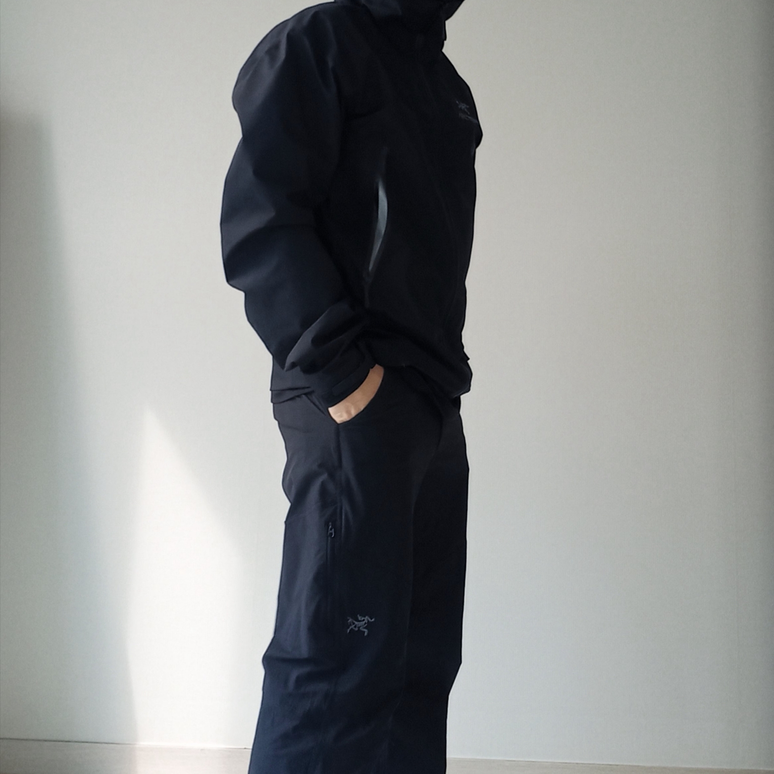 Arc'teryx Gore 5 Panel Cap Black, Arc'teryx Beta Jacket Black 착용 스타일 - 3