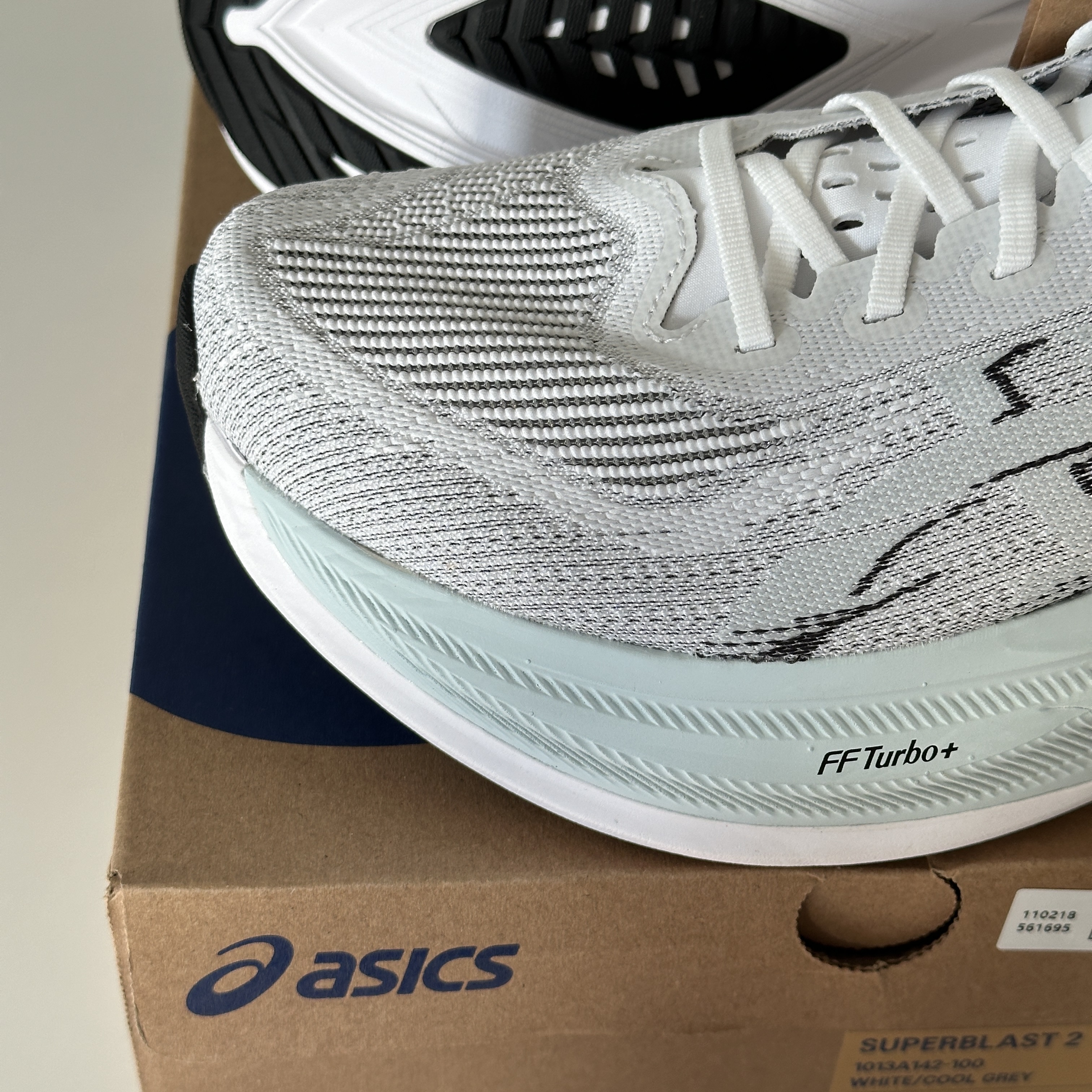 Asics Superblast 2 White Cool Grey 착용 스타일 - 2
