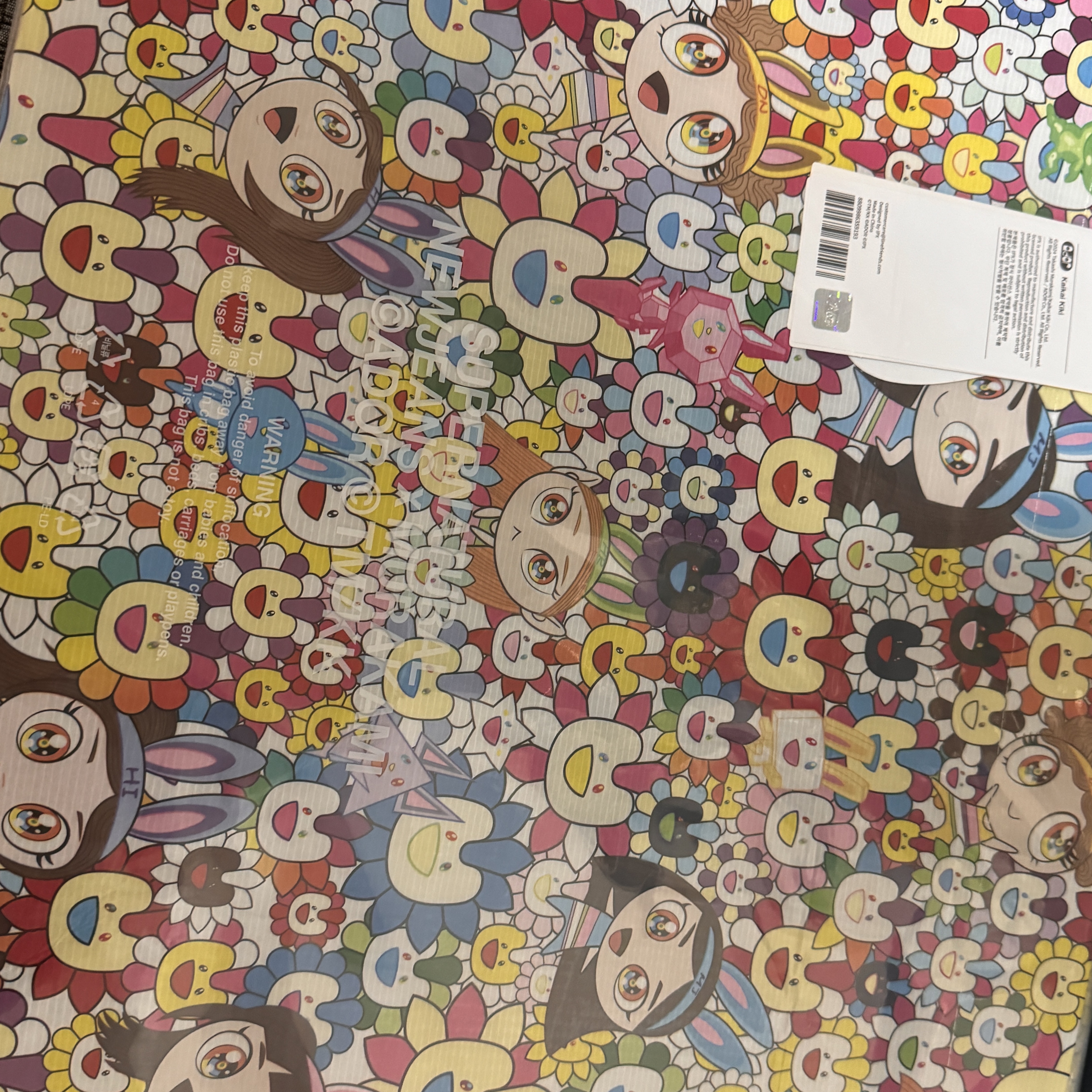 NewJeans x Murakami Reusable Bag L 착용 스타일