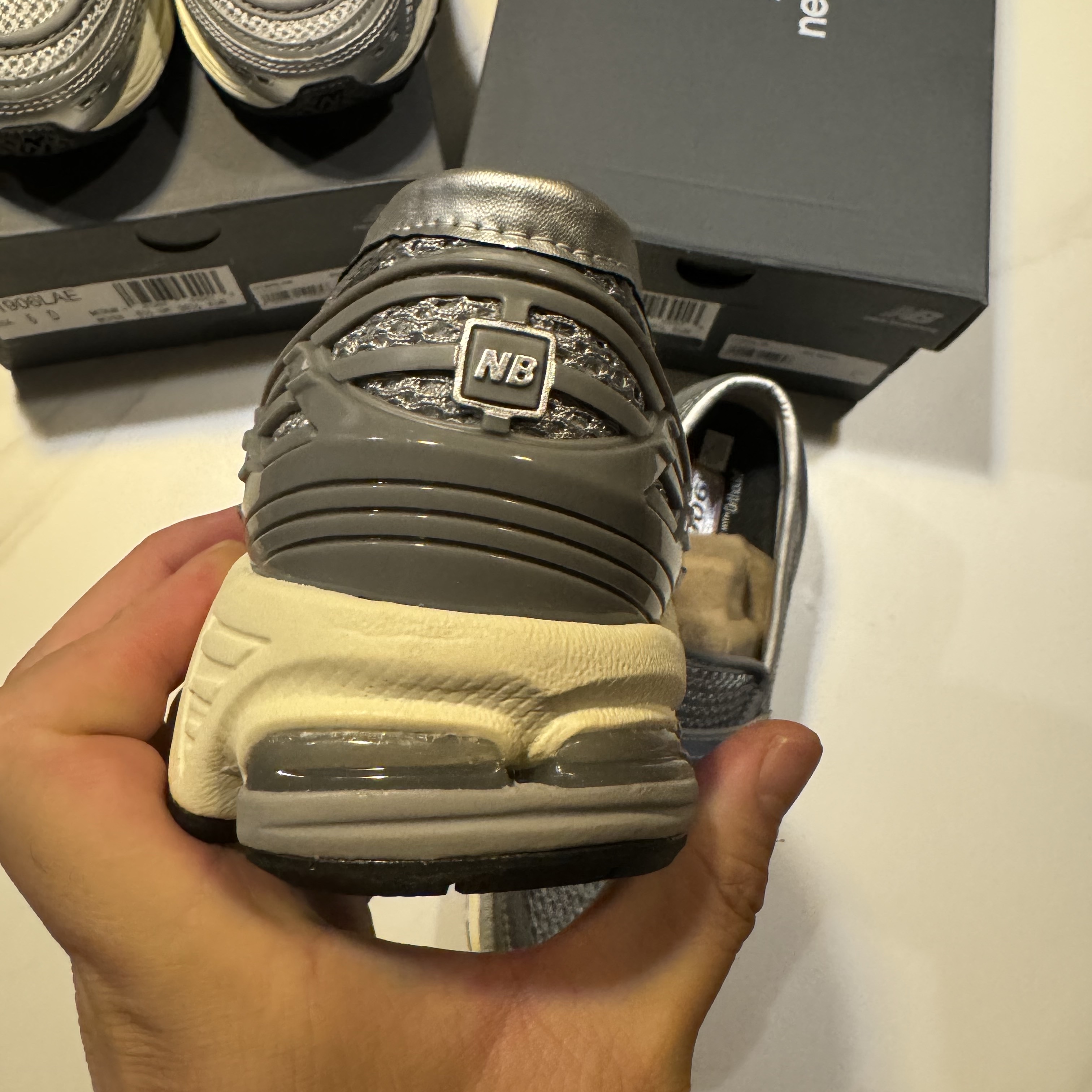 New Balance 1906L Grey Silver 착용 스타일 - 4