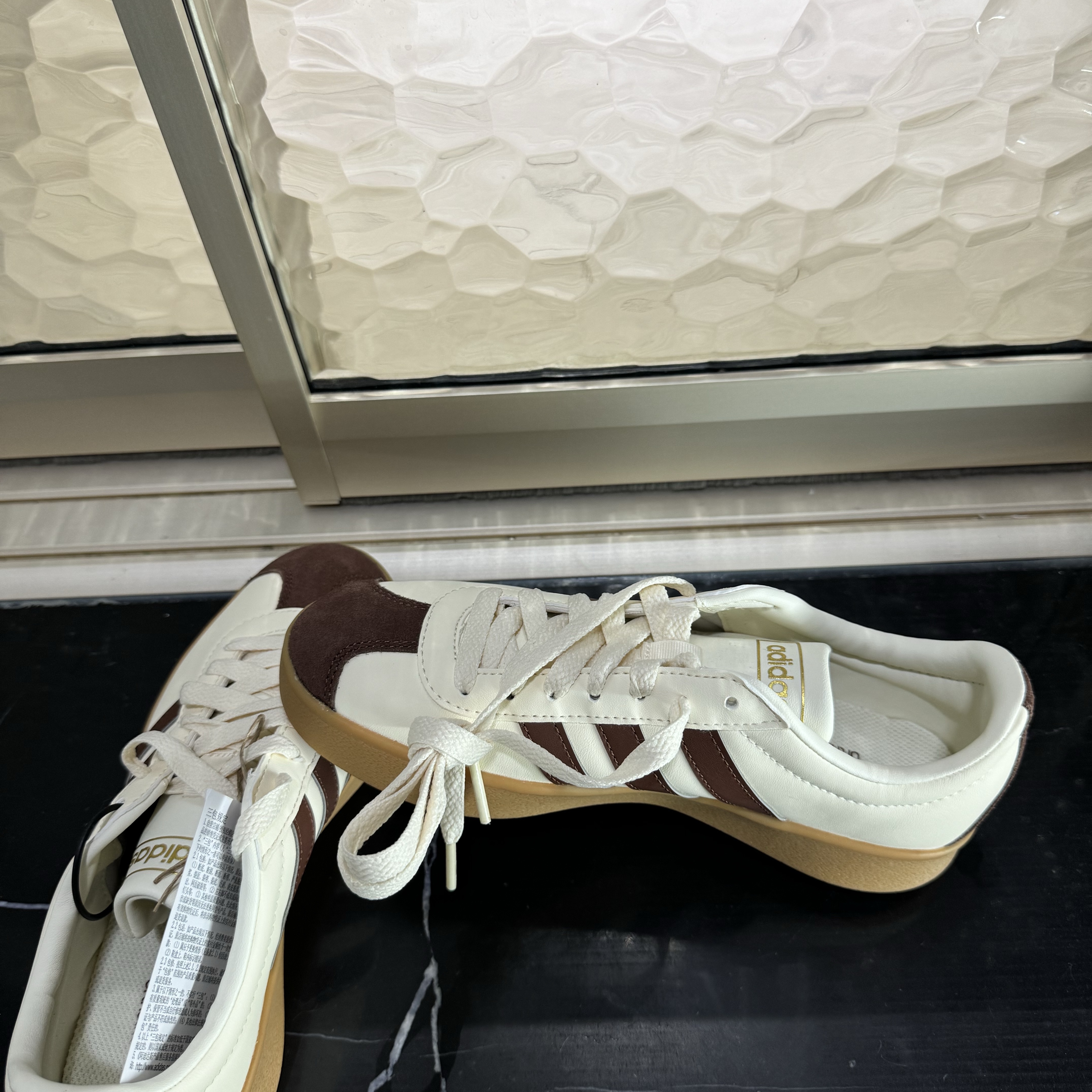 Adidas VL Court 2.0 Cream Brown 착용 스타일 - 1