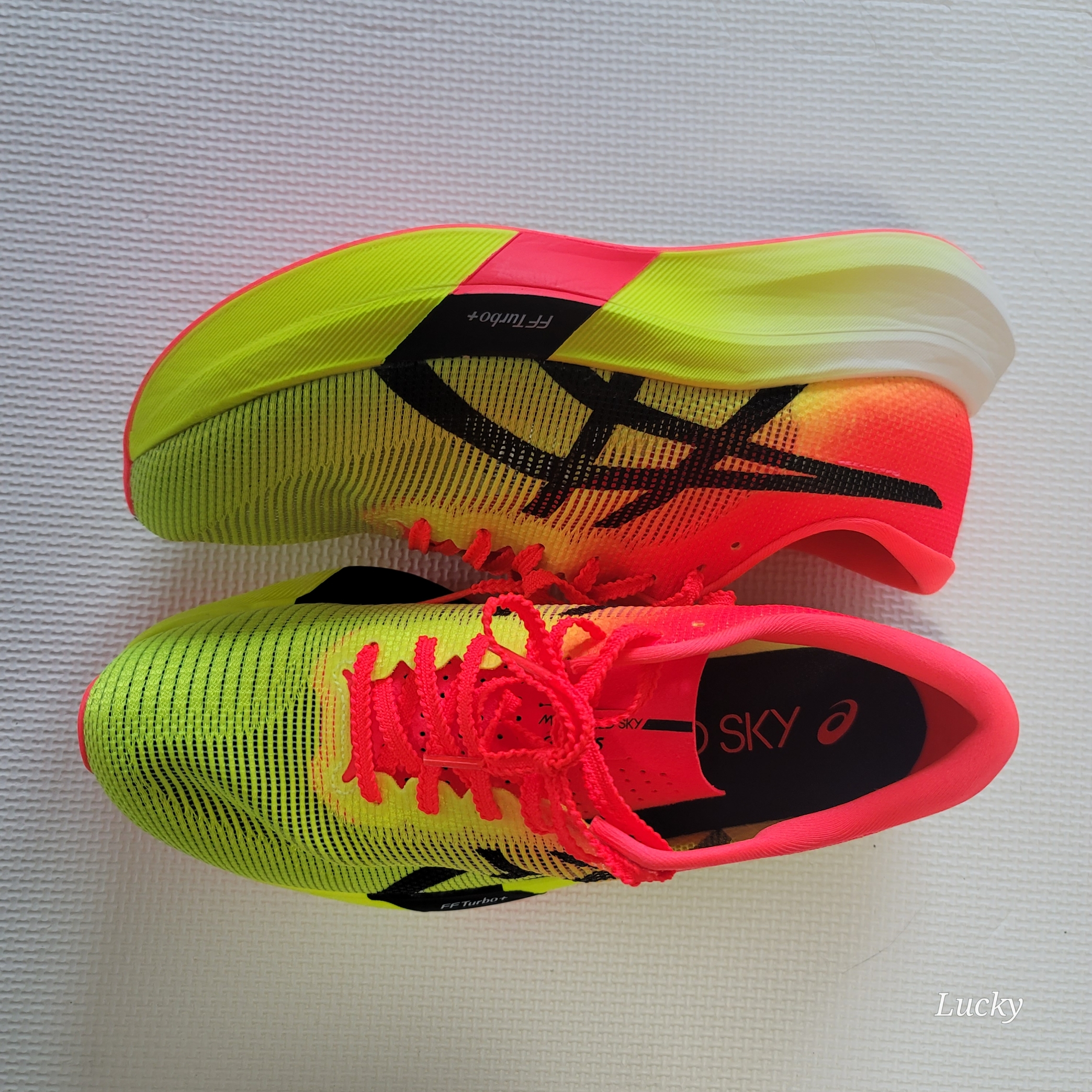 Asics Metaspeed Sky Paris Safety Yellow Black 착용 스타일