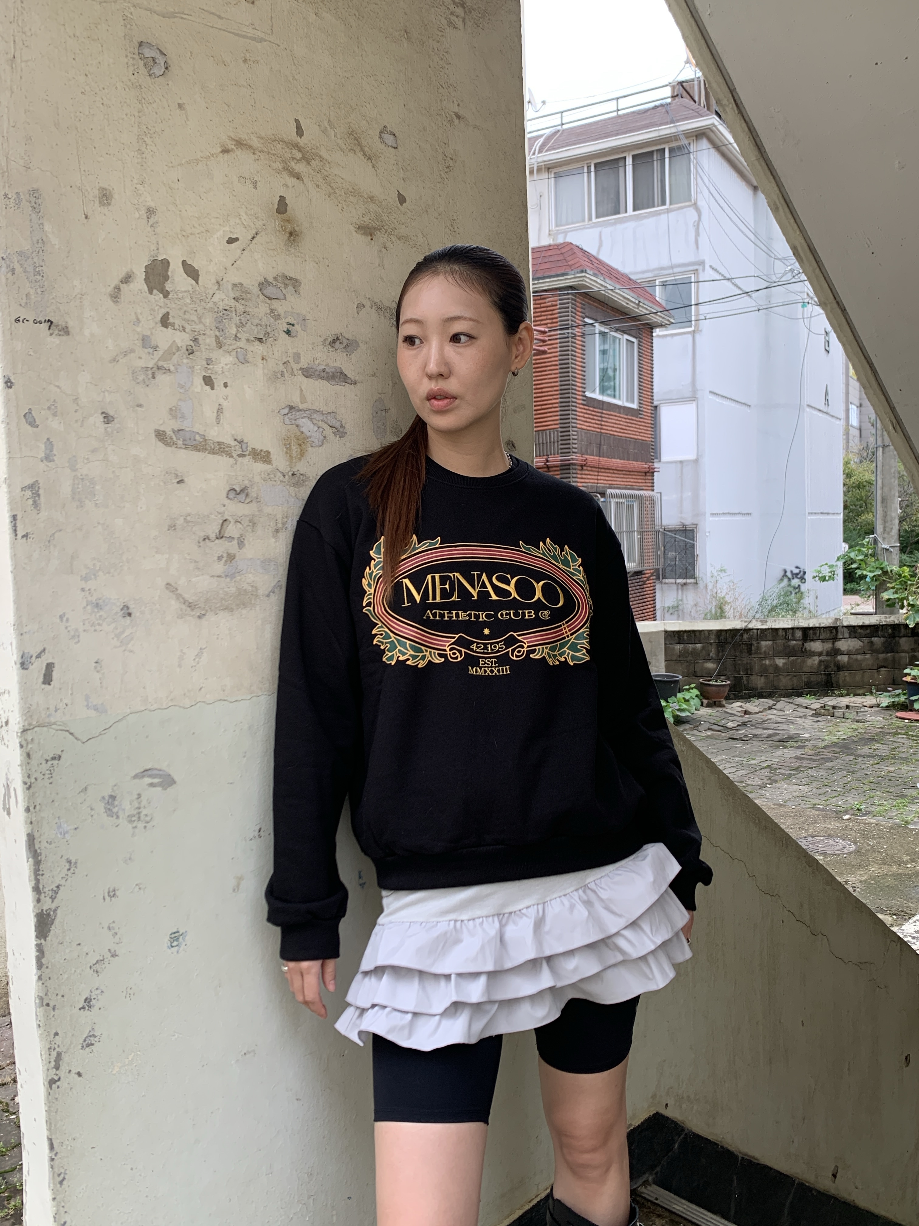 Menasoo Heritage Cotton Sweatshirt Black 착용 스타일 - 1