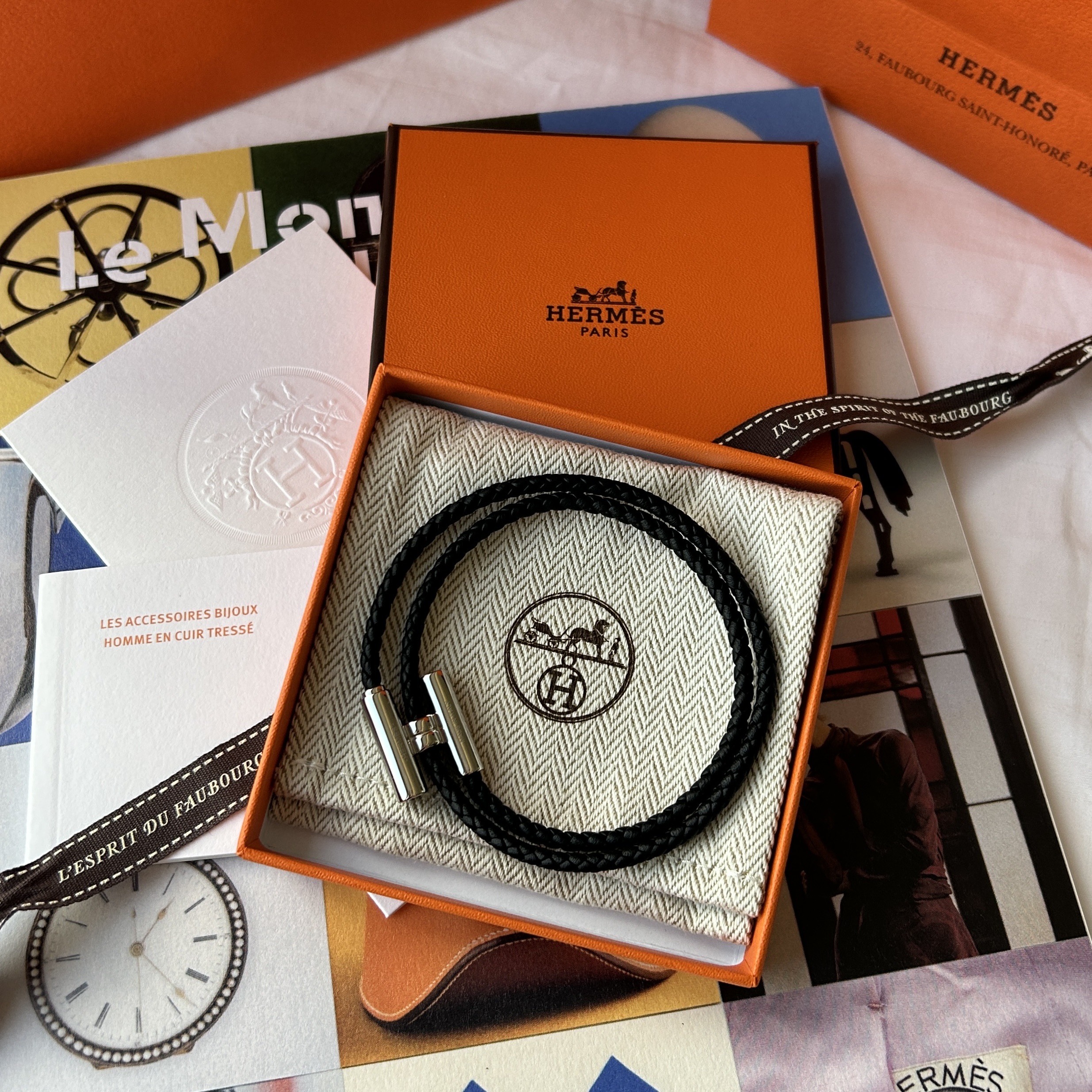 Hermes Tournis Tresse Bracelet Swift Calfskin Palladium & Noir 착용 스타일