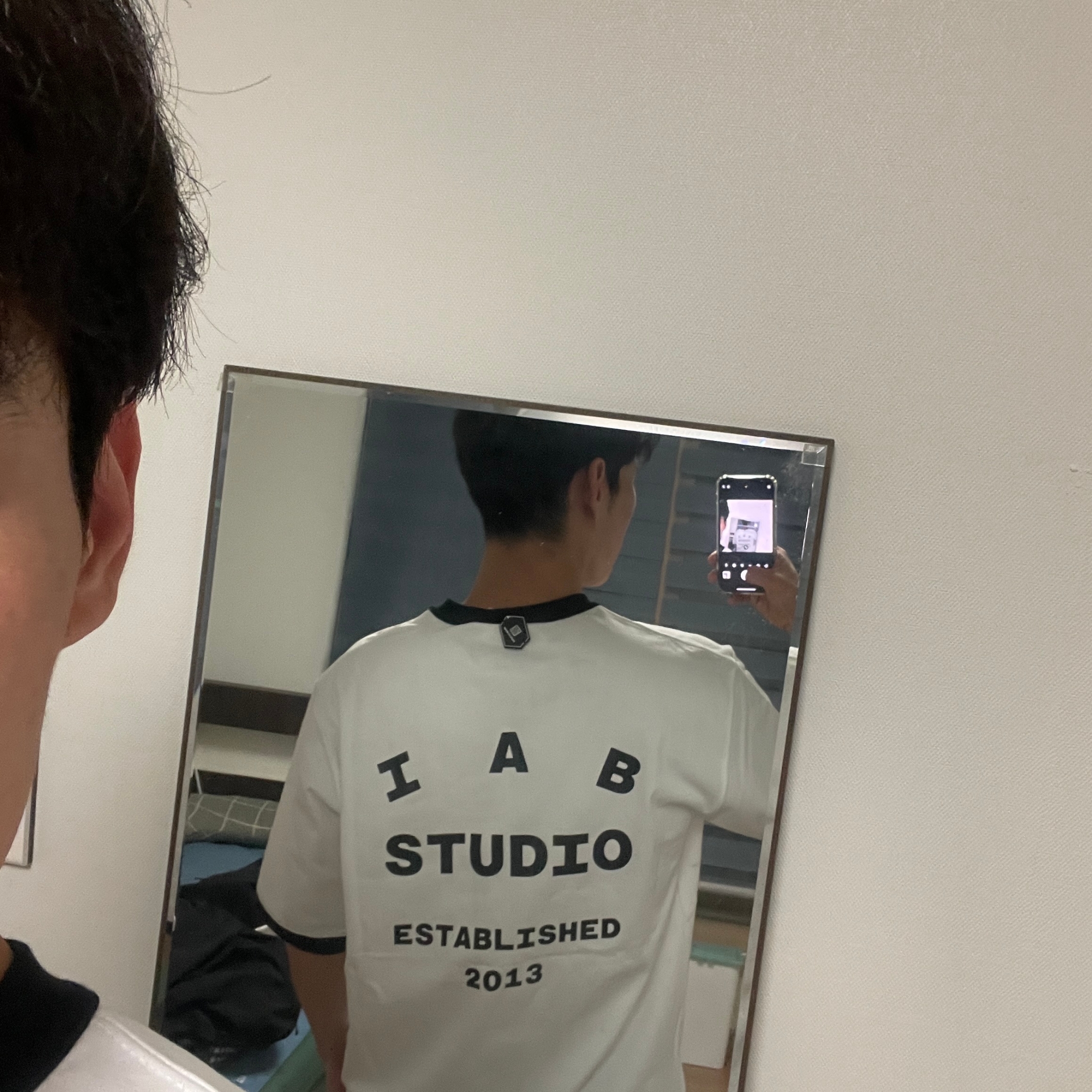 IAB Studio Established T-Shirt White Black 착용 스타일