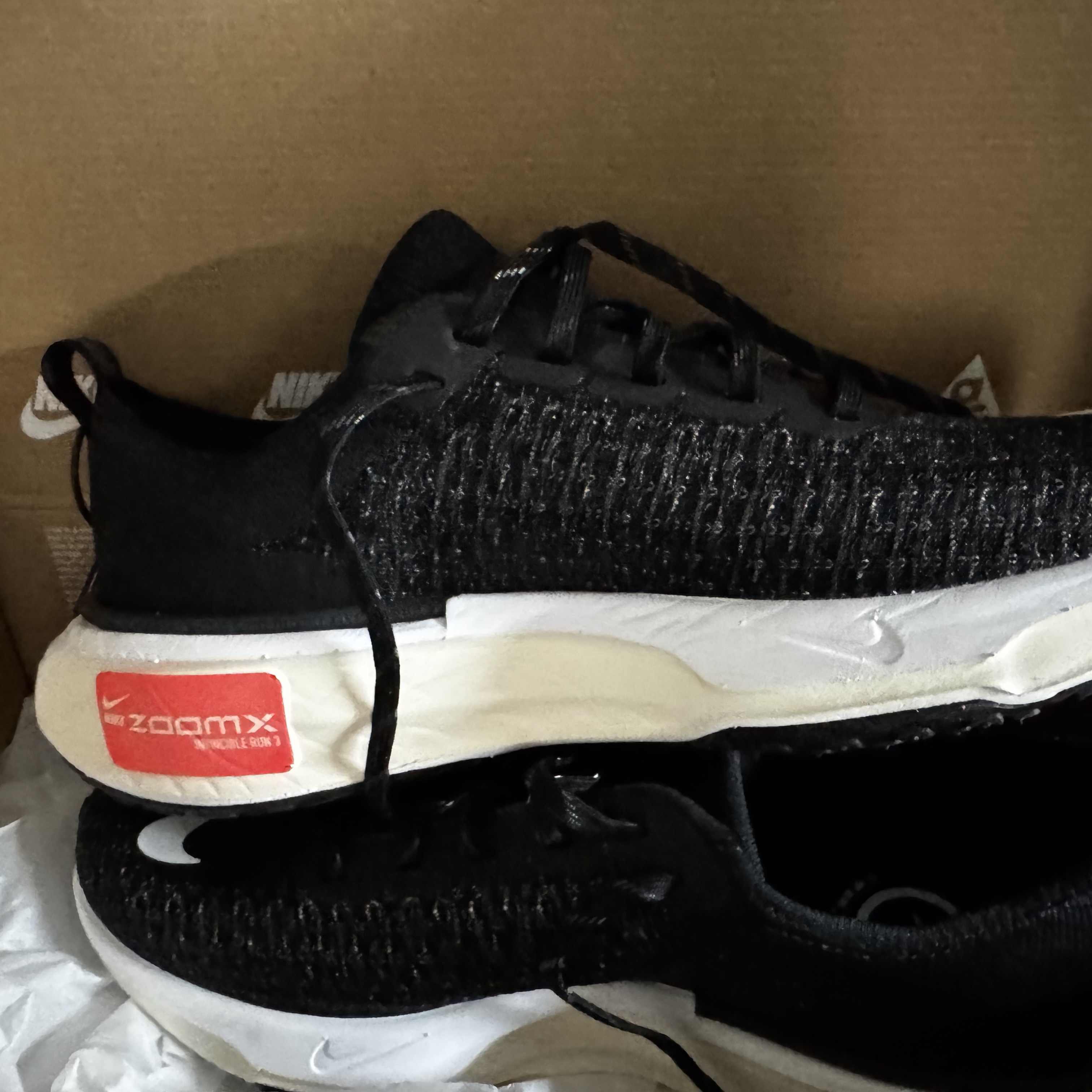 Nike ZoomX Invincible Run Flyknit 3 Black White 착용 스타일 - 5