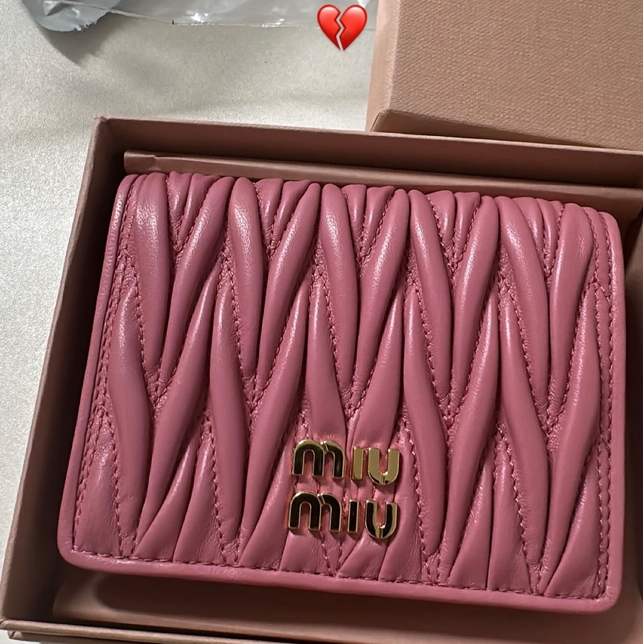 Miu Miu Matelasse Nappa Leather Wallet Begonia Pink 착용 스타일