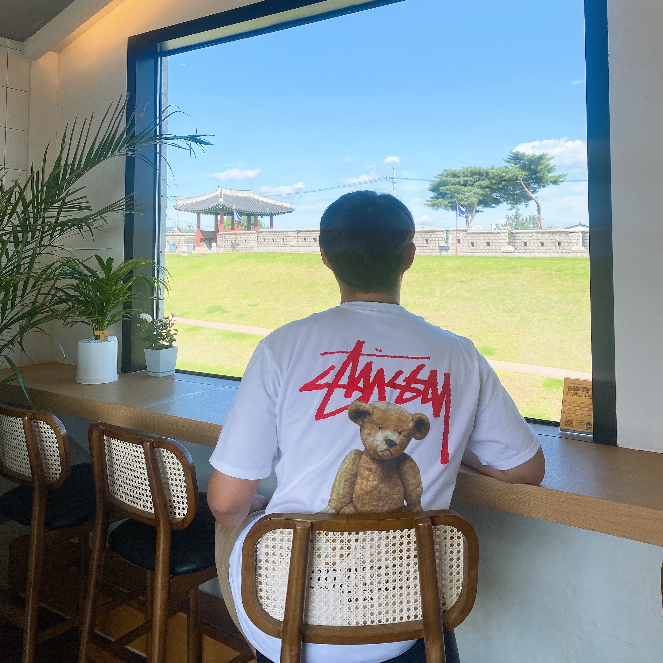 Stussy Built Tough T-Shirt White 착용 스타일 - 3