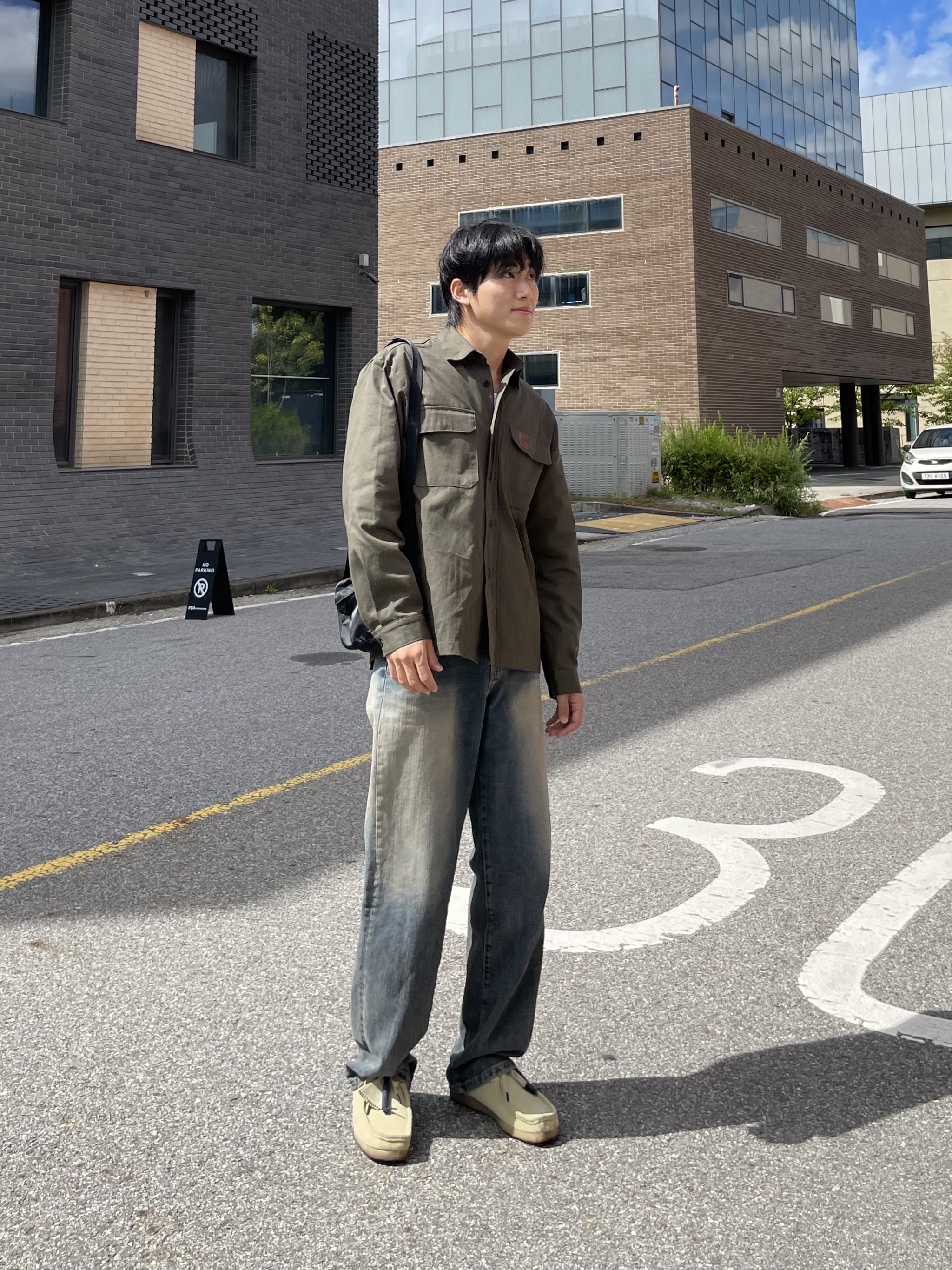 Clarks Wallabee Maple Suede, Porter Frame Shoulder Bag Black 착용 스타일 - 2