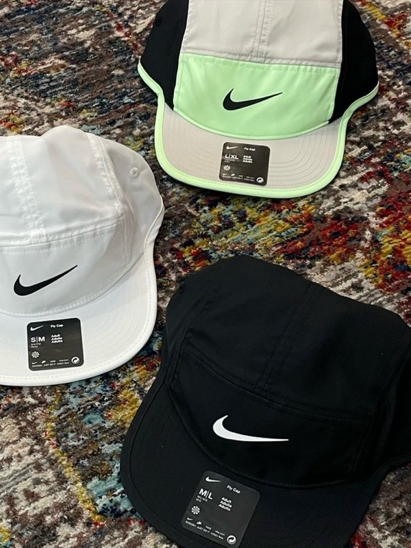Nike Dri-Fit Fly Unstructured Swoosh Cap Light Iron Ore Vapour Green, Nike Dri-Fit Fly Unstructured Swoosh Cap Black 착용 스타일