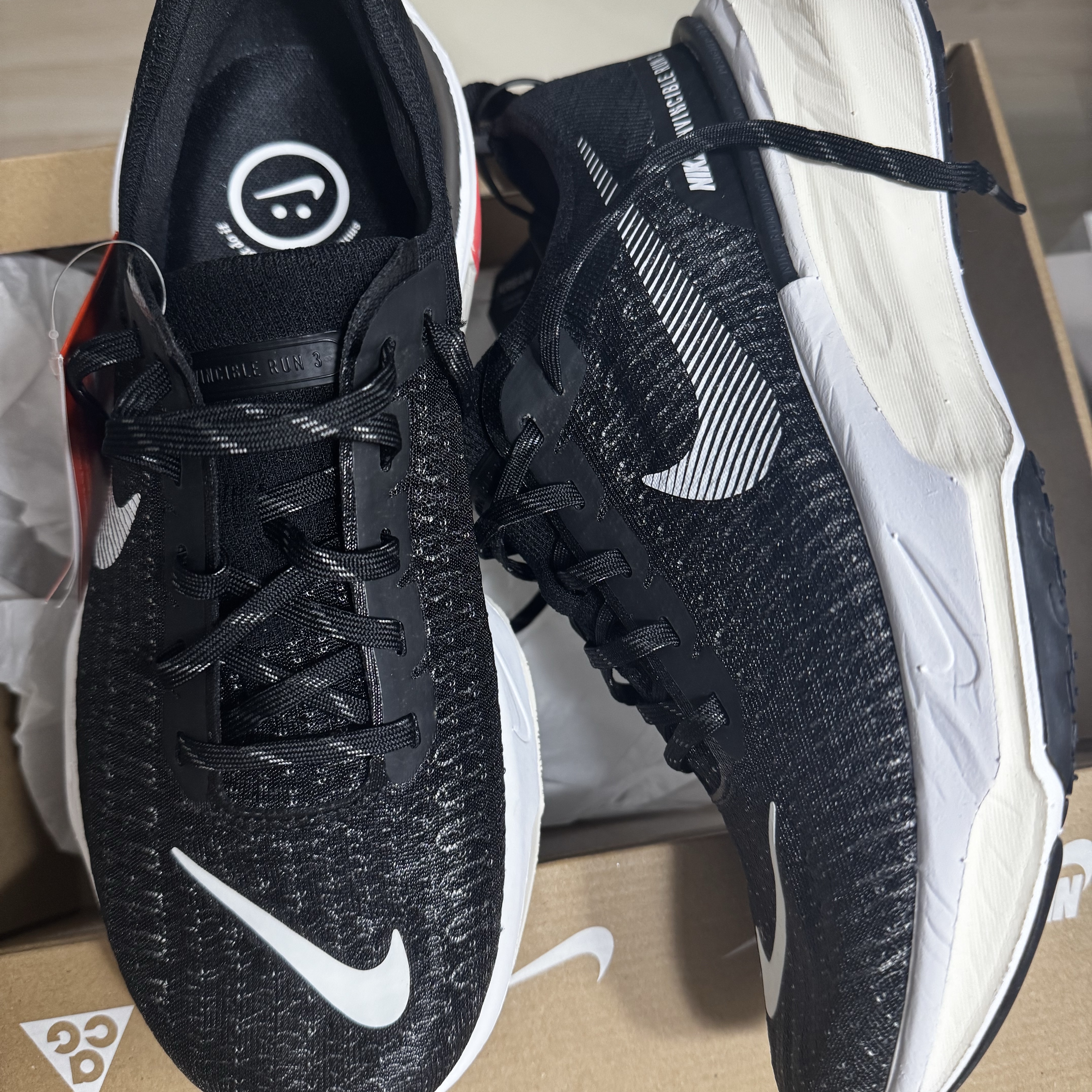 Nike ZoomX Invincible Run Flyknit 3 Black White 착용 스타일 - 3