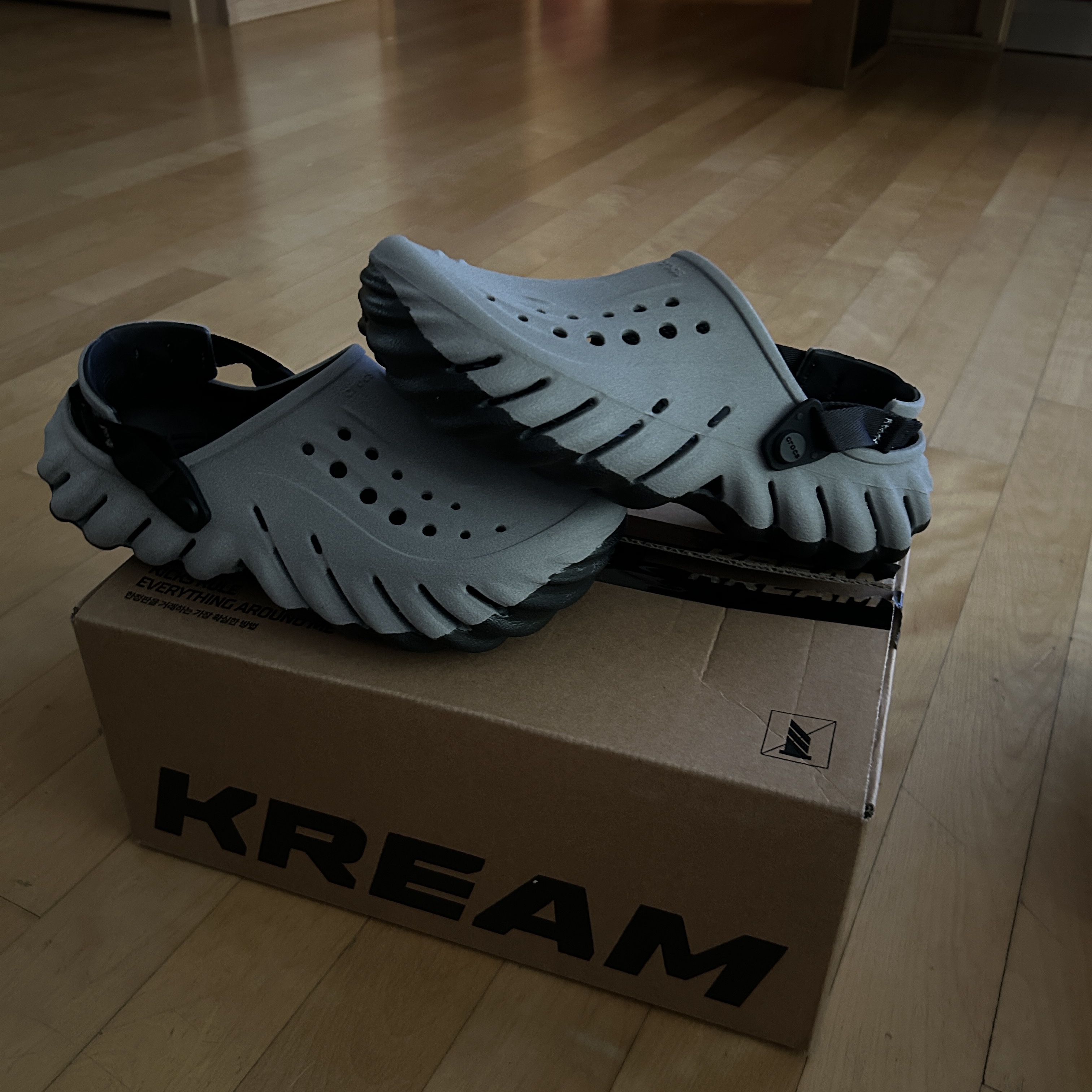 Crocs Echo Reflective Clog Black 착용 스타일