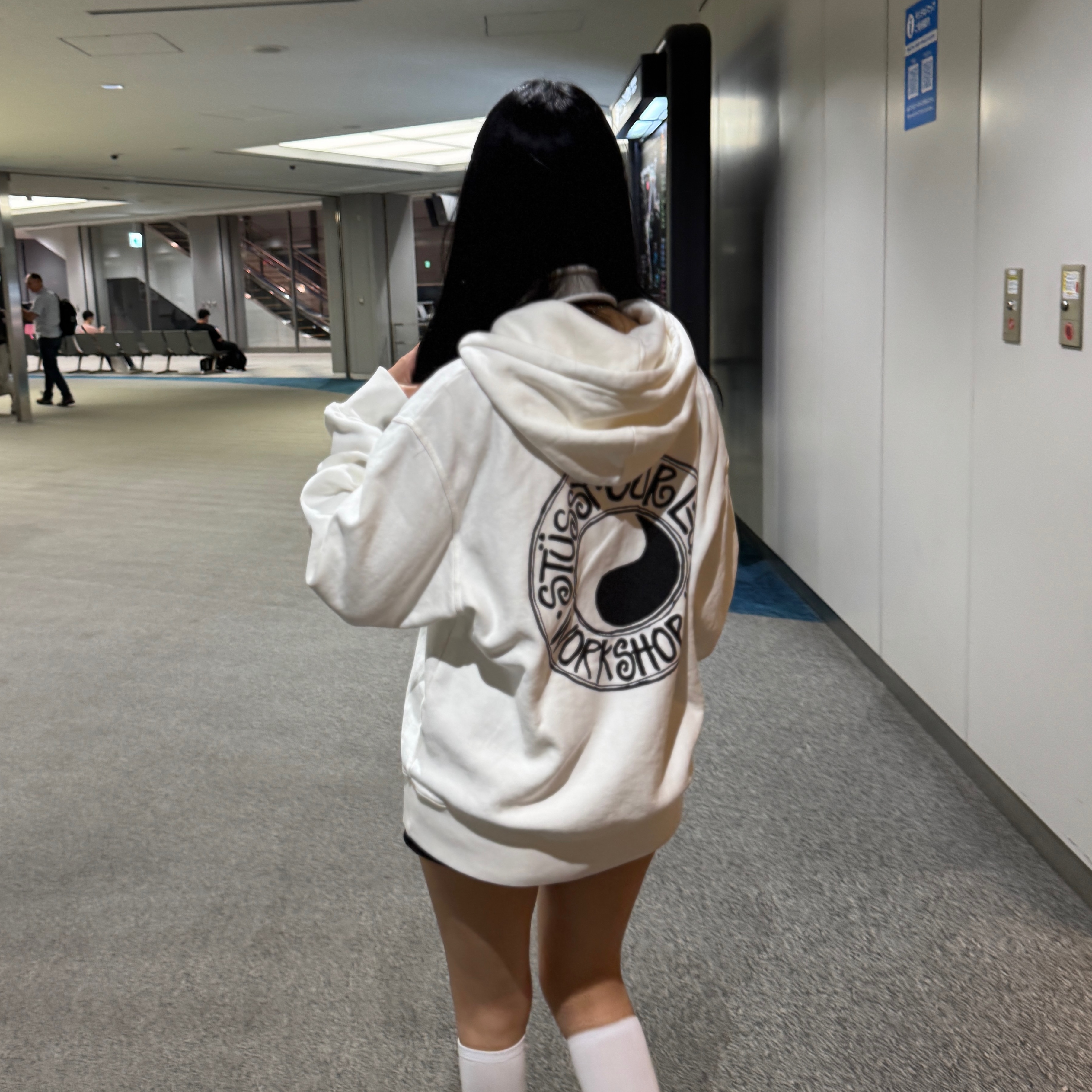 Stussy x Our Legacy Work Shop Pigment Dyed Buana Hoodie Natural 착용 스타일 - 3