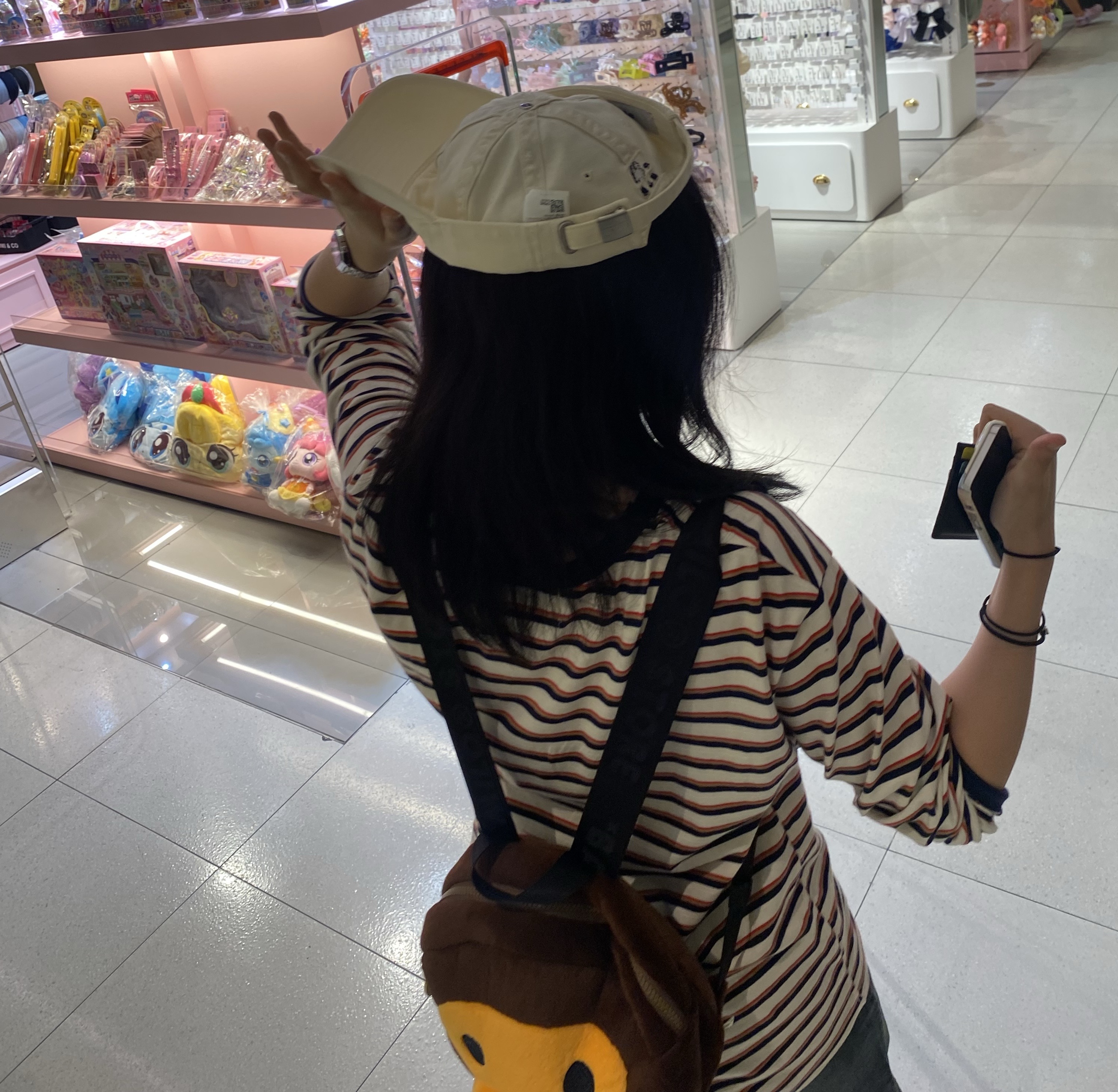 BAPE Baby Milo Plush Backpack Brown, Matin Kim Vintage Card Wallet Black 착용 스타일
