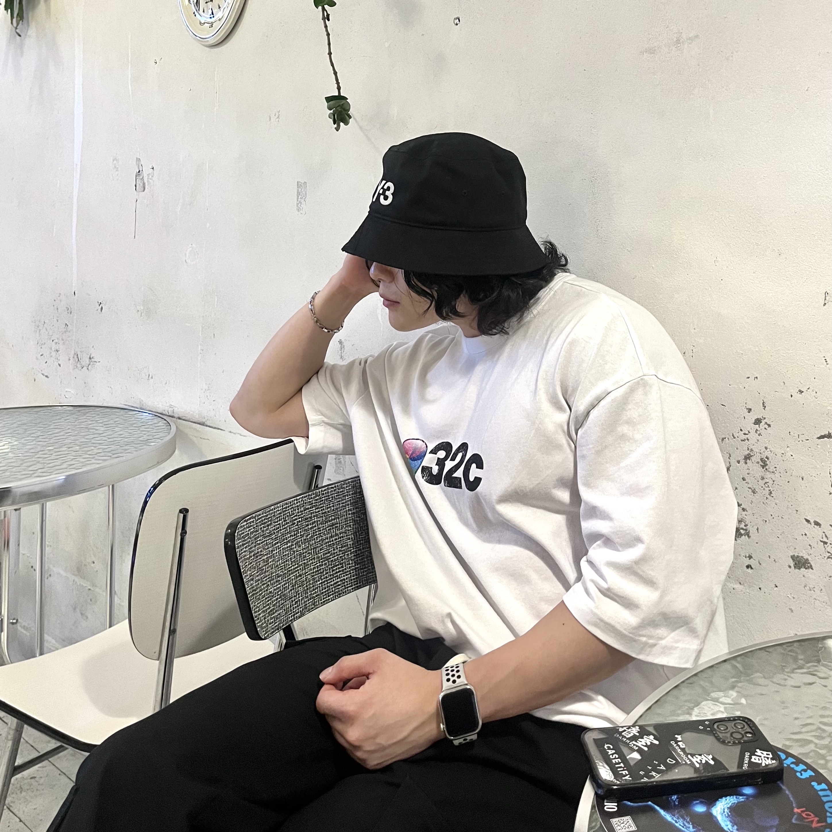 Y-3 Bucket Hat Black, Maison Mihara Yasuhiro Wayne OG Sole Leather Low-top Sneakers Black White 착용 스타일 - 2