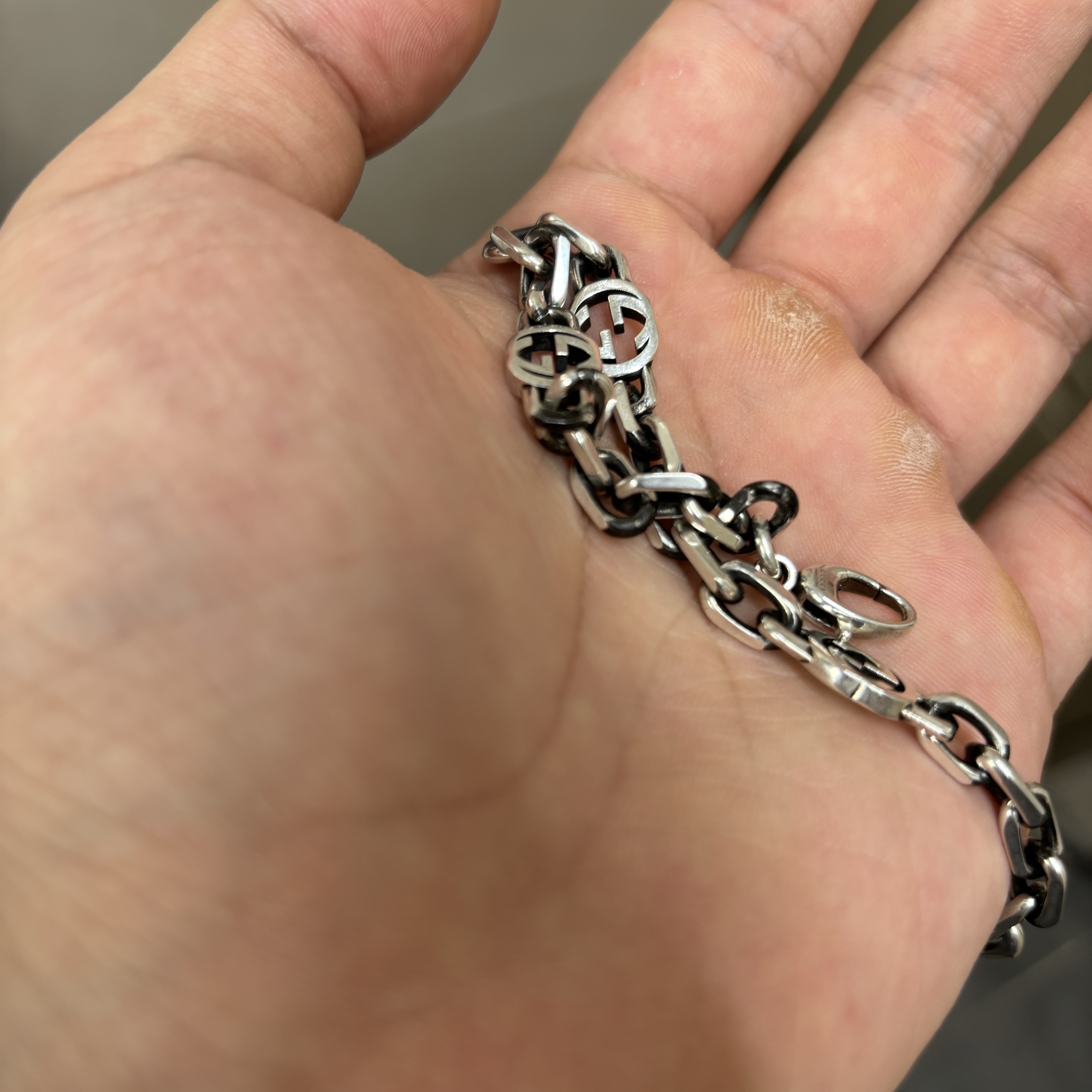 Gucci Interlocking G Bracelet Silver 착용 스타일