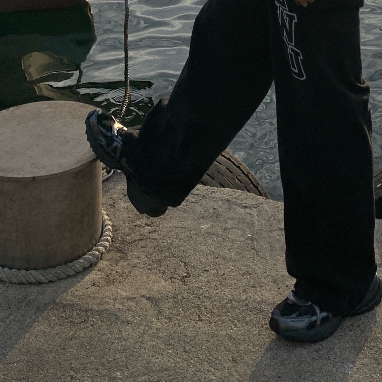 Nike V2K Run Black Anthracite 착용 스타일