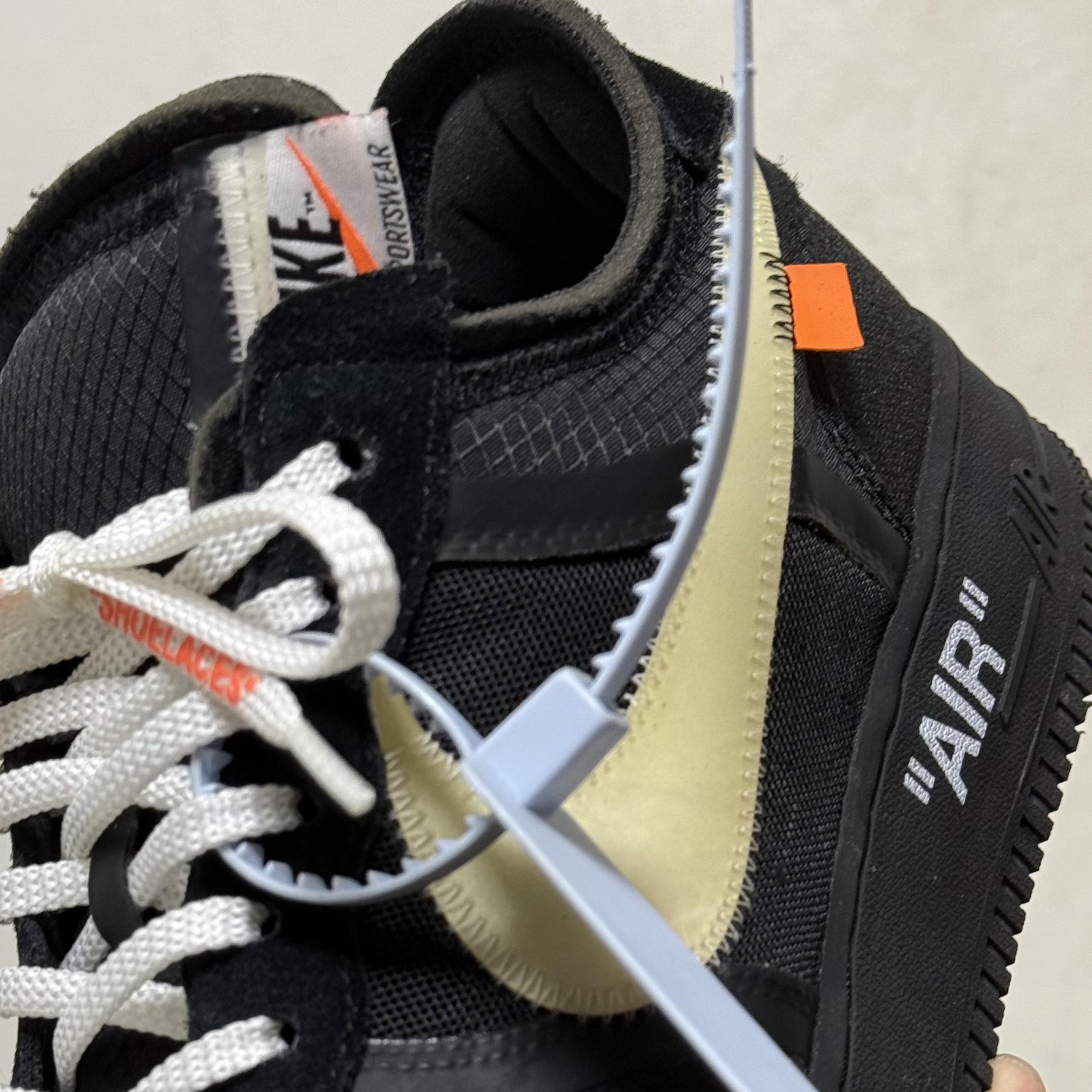 Nike x Off-White Air Force 1 Low Black White 착용 스타일 - 2