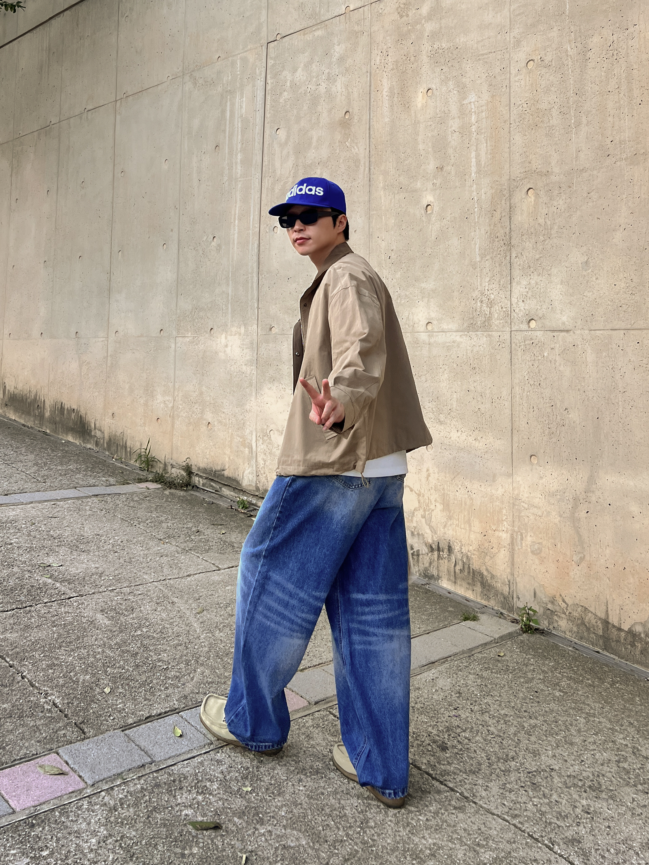 Clarks Wallabee Maple Suede 착용 스타일 - 3