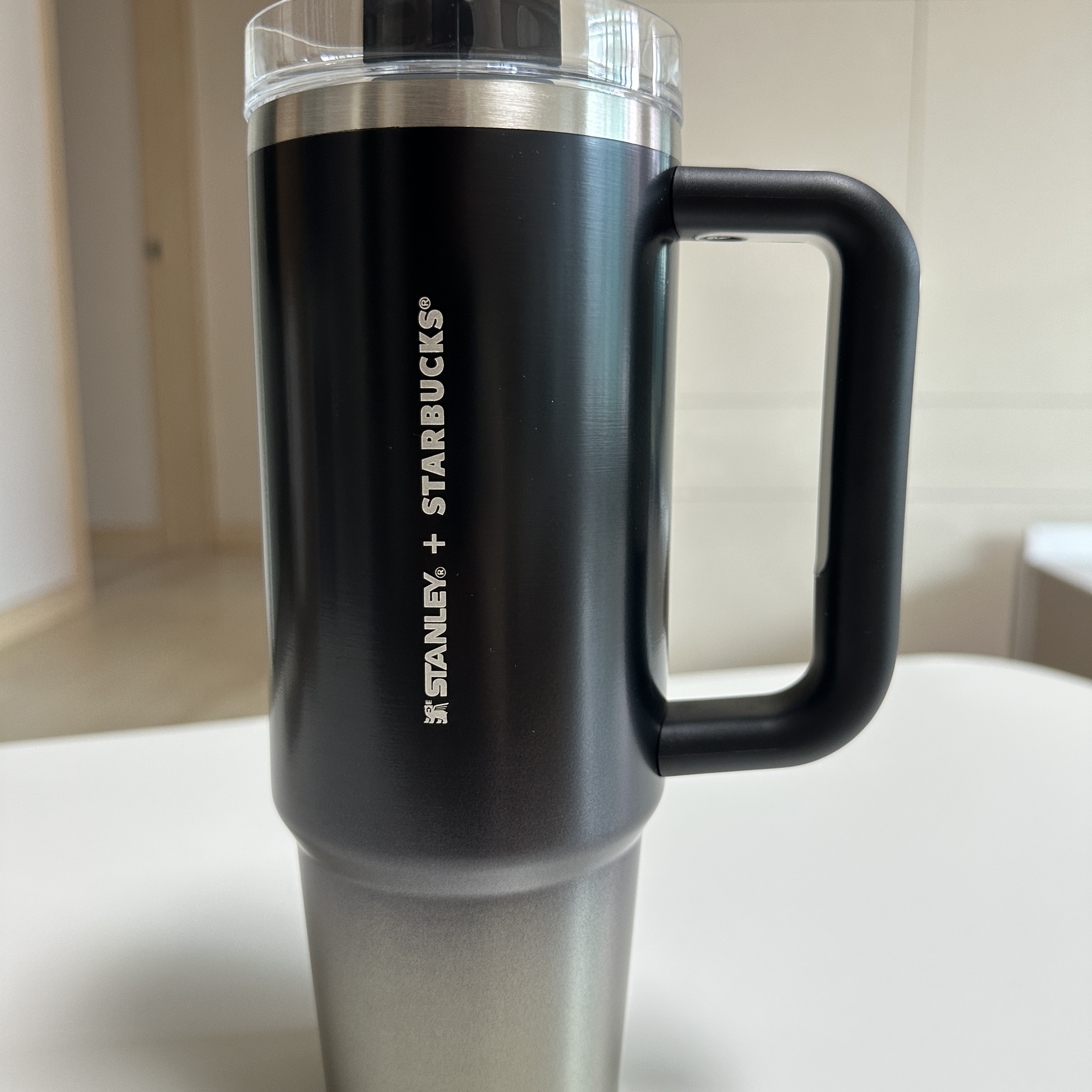 Starbucks Buddy Black Stanley Quencher Tumbler 887ml 착용 스타일