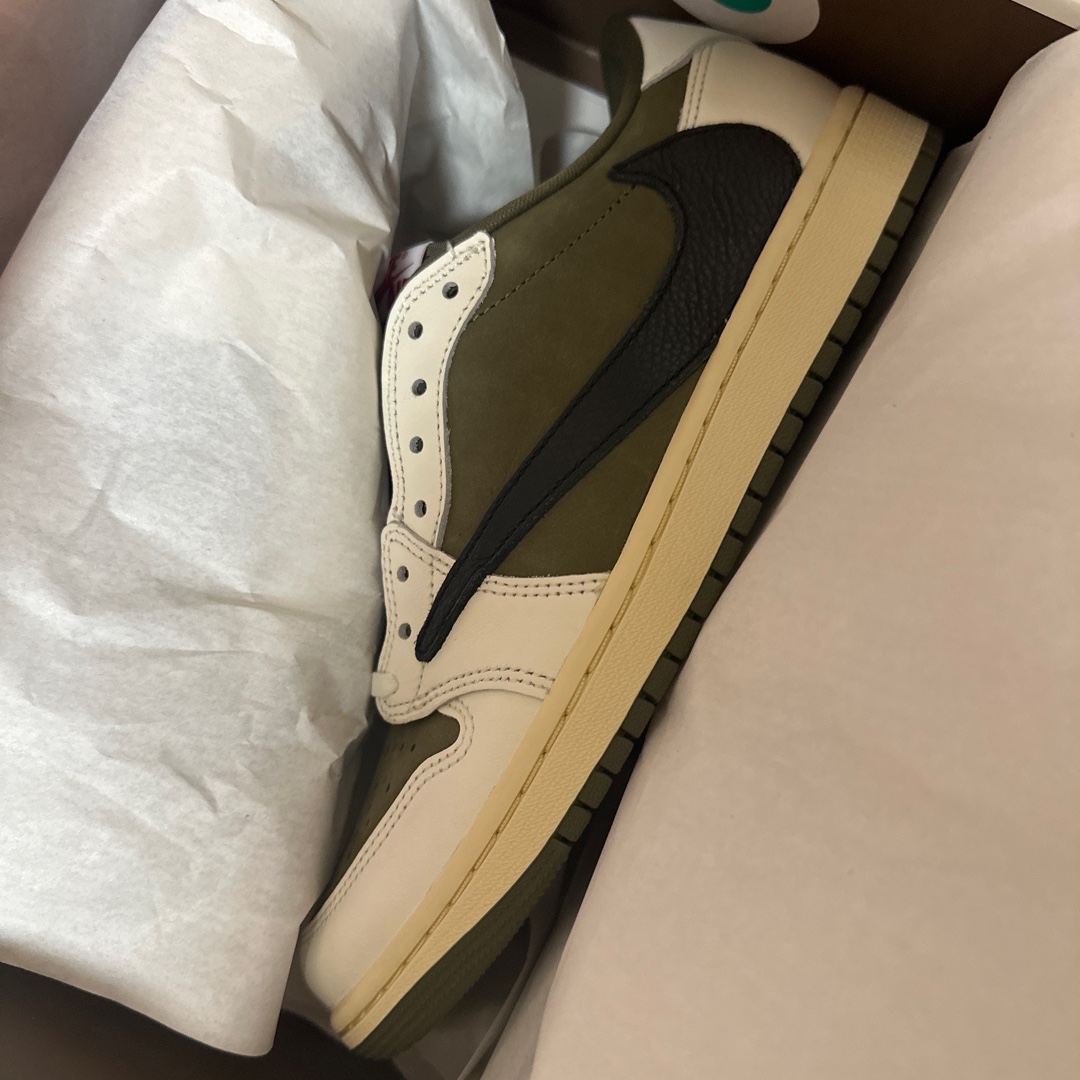 Jordan 1 x Travis Scott Retro Low OG SP Reverse Olive 착용 스타일