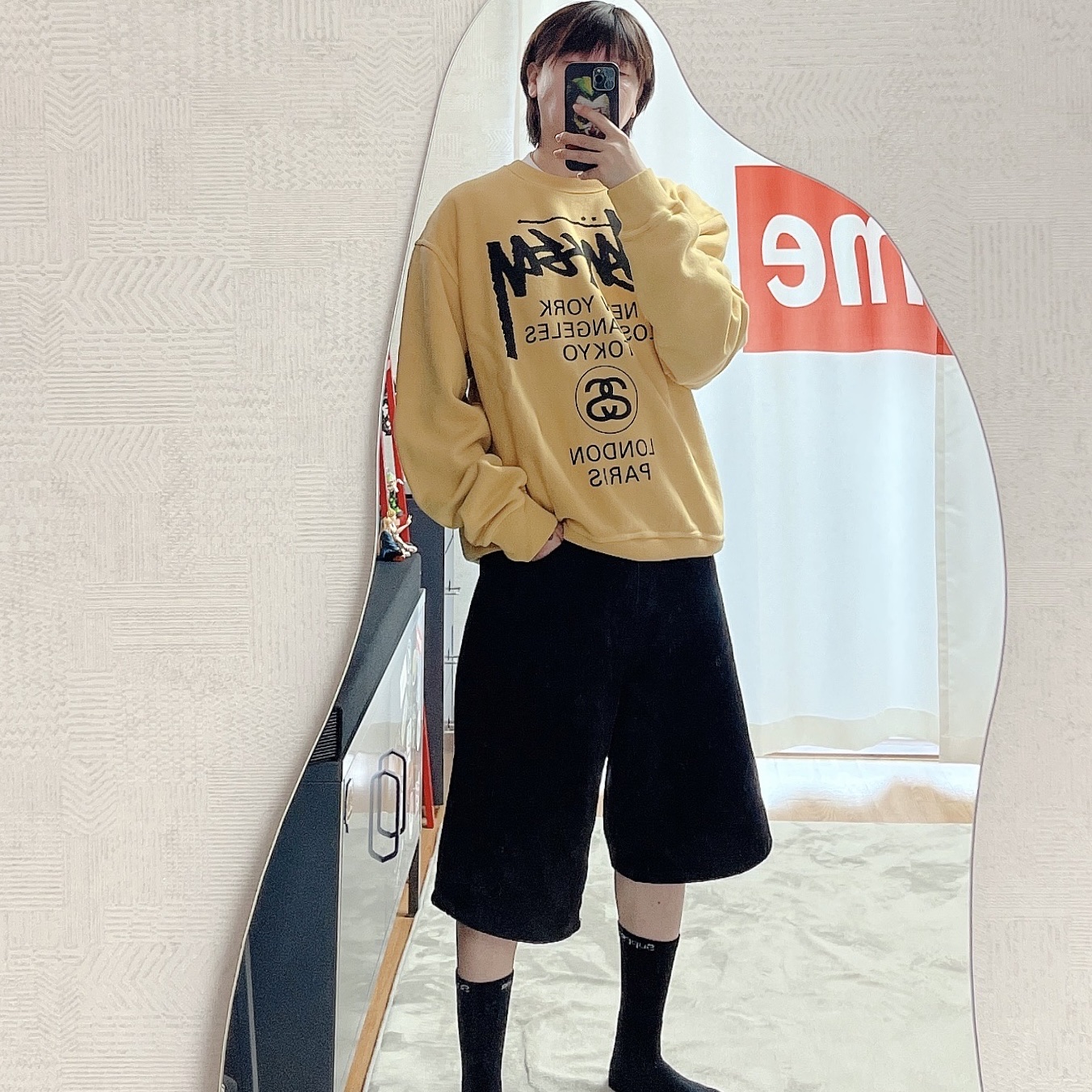 Stussy World Tour Crew Pigment Dyed Honey, Supreme Baggy Denim Short Black - 24SS 착용 스타일 - 2