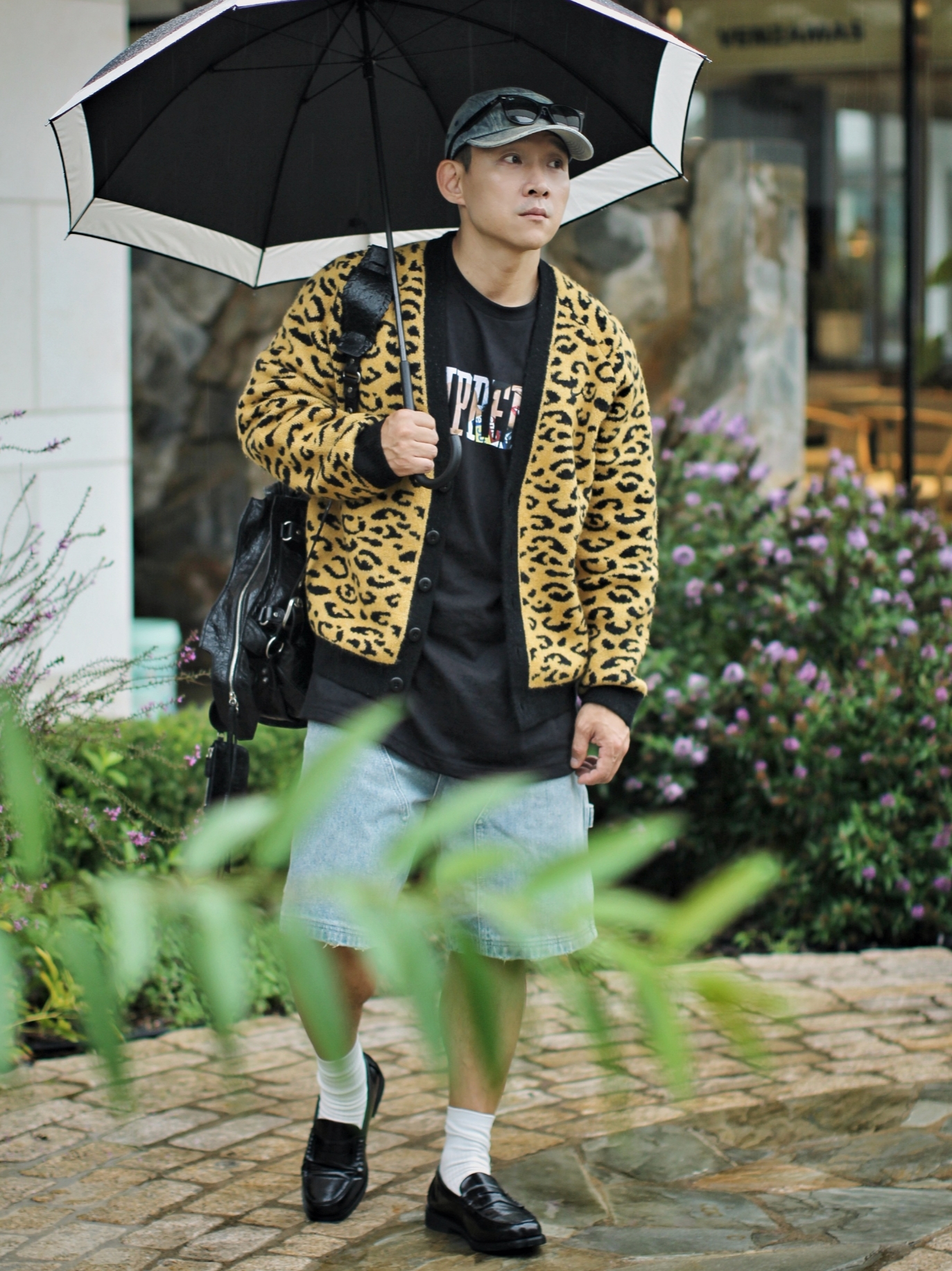 Supreme Tera Patrick T-Shirt Black - 24FW, Supreme Washed Chino Twill Camp Cap Dirty Indigo - 24SS 착용 스타일 - 2