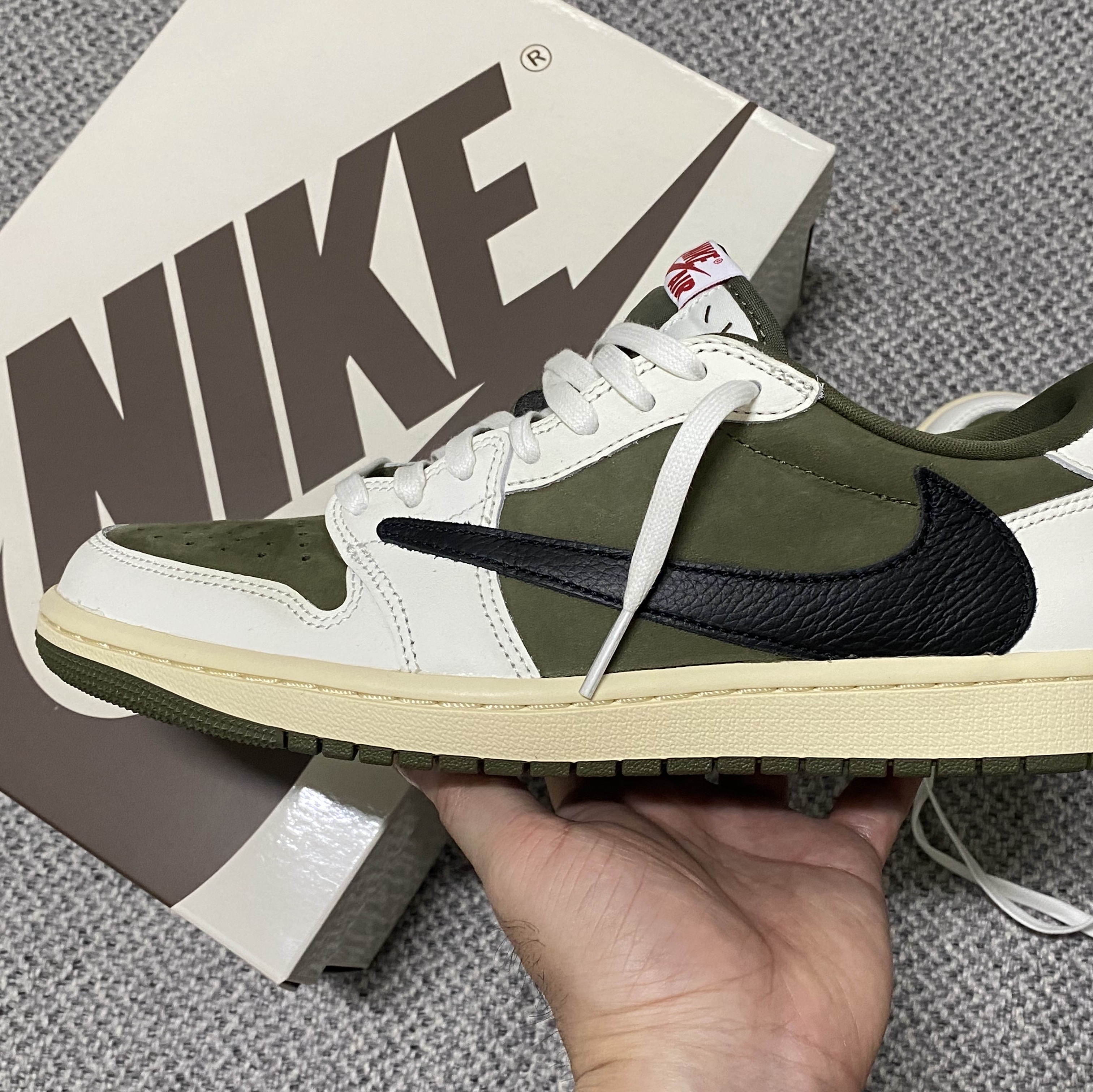 Jordan 1 x Travis Scott Retro Low OG SP Reverse Olive 착용 스타일
