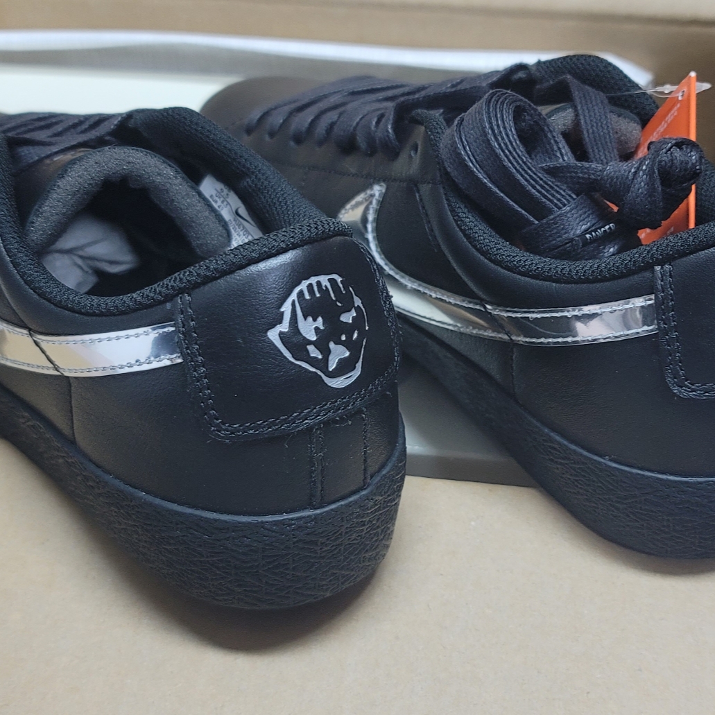 Nike x Dancer Skateboards SB Zoom Blazer Low Black and Metallic Silver 착용 스타일 - 6