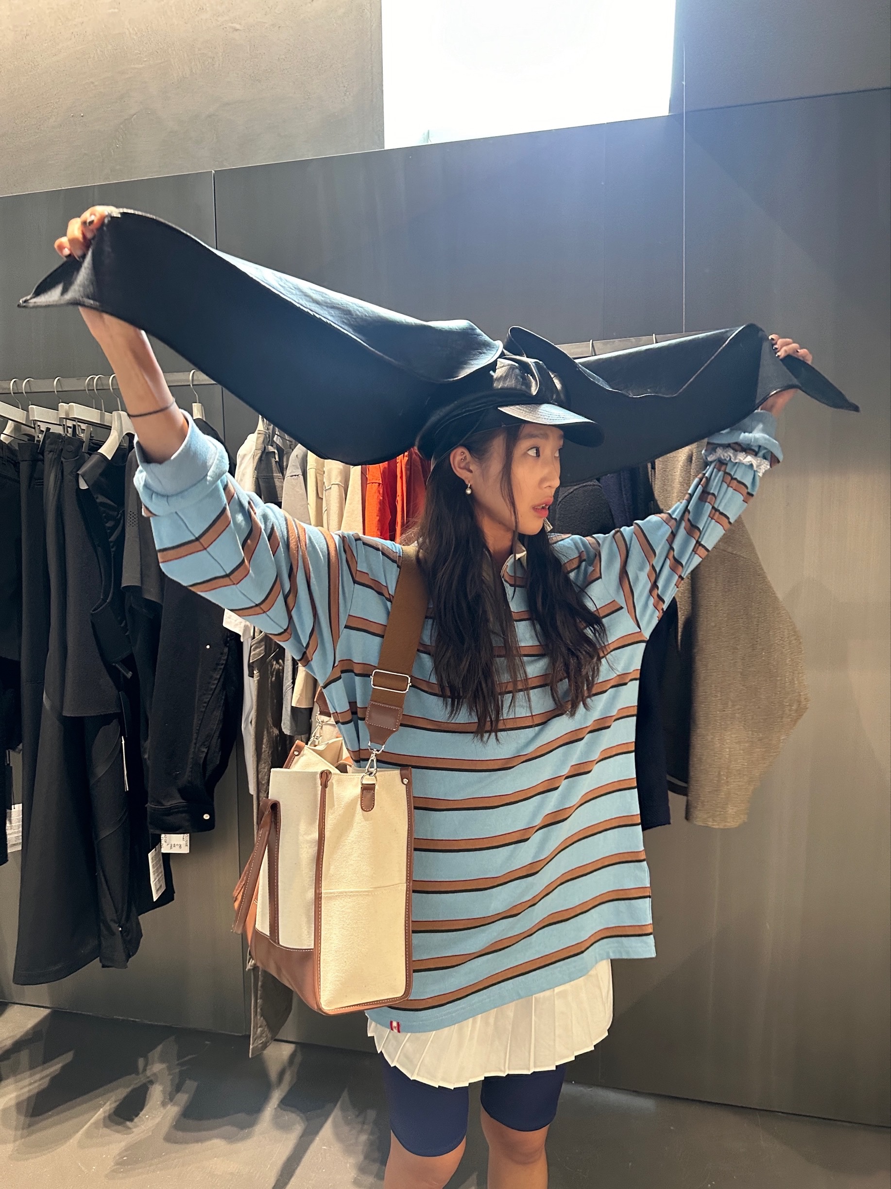 Menasoo Stripe Rugby T Shirt Skyblue 착용 스타일 - 4