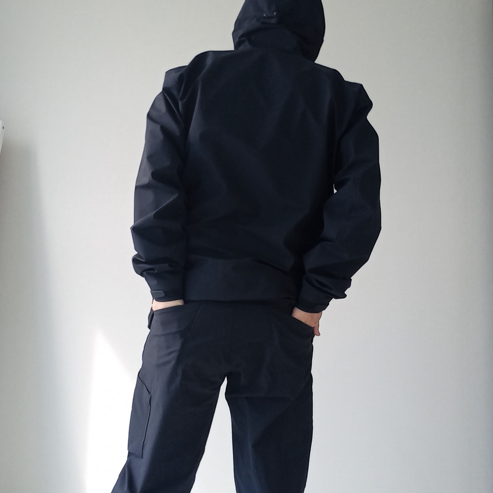 Arc'teryx Gore 5 Panel Cap Black, Arc'teryx Beta Jacket Black 착용 스타일 - 5
